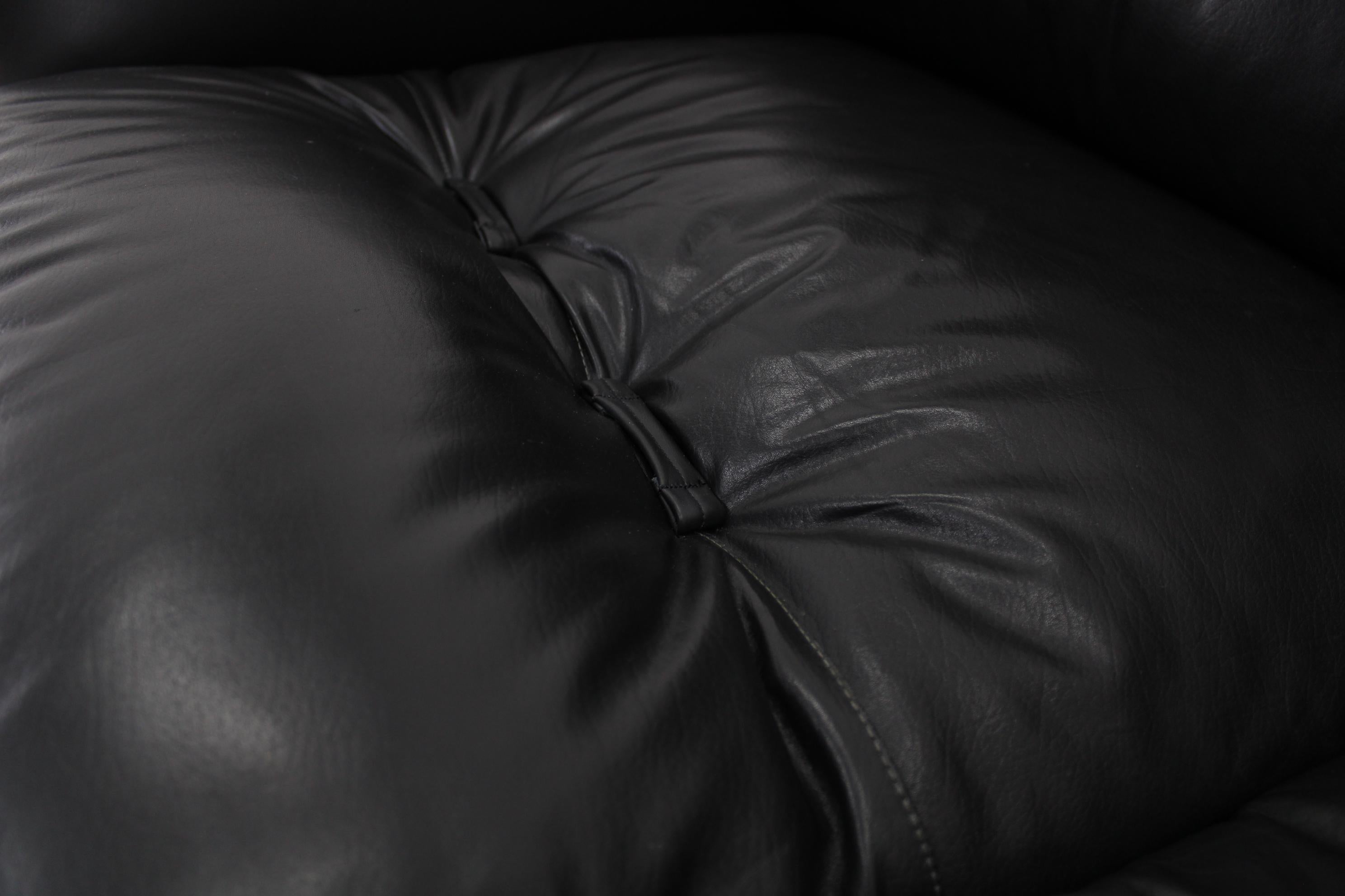 1970er 3-Sitzer Sofa aus schwarzem Leder, Italien im Angebot 9