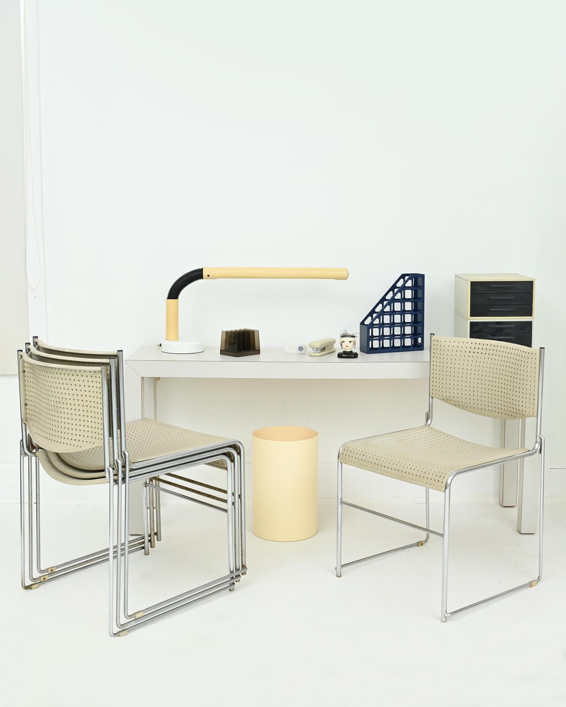 Chaises grises 33 m de Richard Ogg pour Emeco, années 1970 Bon état - En vente à San Gabriel, CA