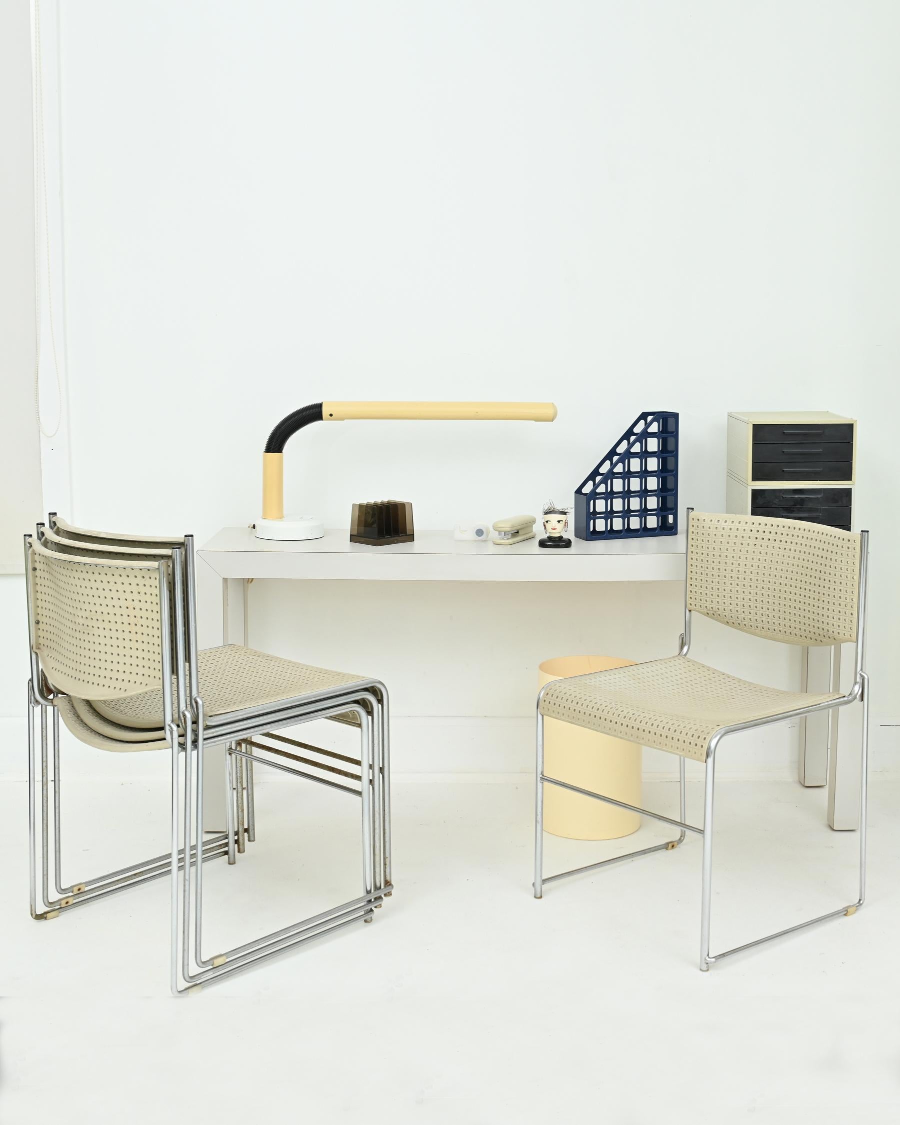 Chaises grises 33 m de Richard Ogg pour Emeco, années 1970 en vente 1