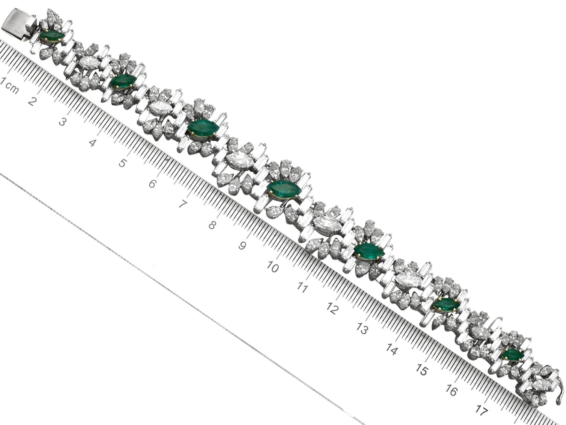 1970s 4.63 Carat Emerald and 16.27 Carat Diamond Platinum and Gold Bracelet For Sale 2
