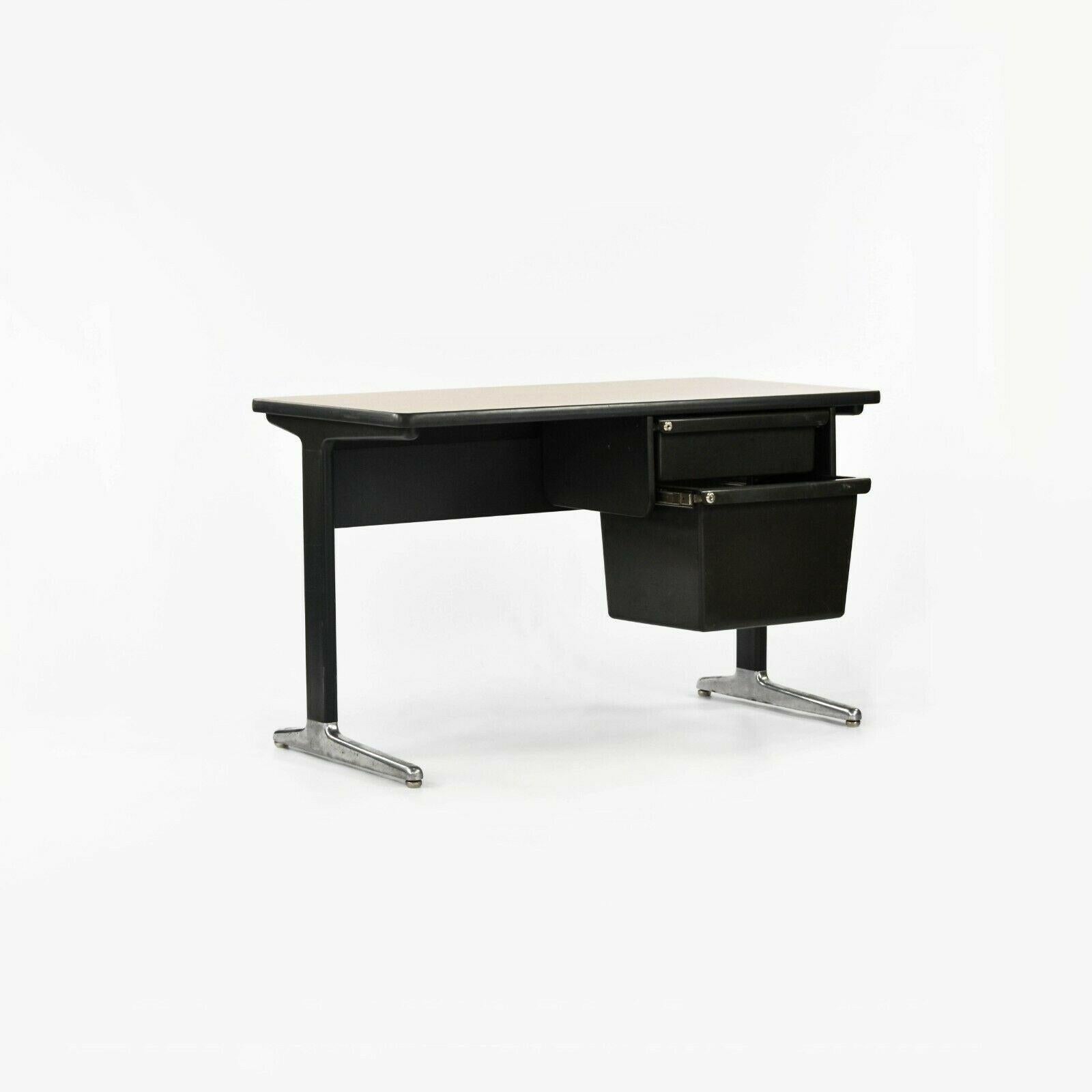 Moderne 1970 4ft George Nelson & Robert Probst Herman Miller Office Desk w/ Drawers (Bureau avec tiroirs) en vente