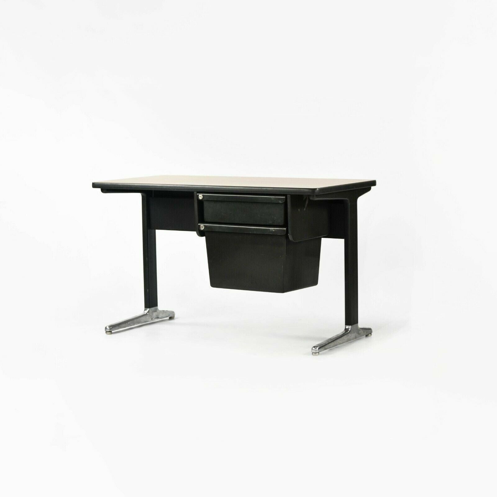 Scrivania da ufficio con cassetti di George Nelson e Robert Herman Miller, anni '70, 4 piedi. In condizioni buone in vendita a Philadelphia, PA
