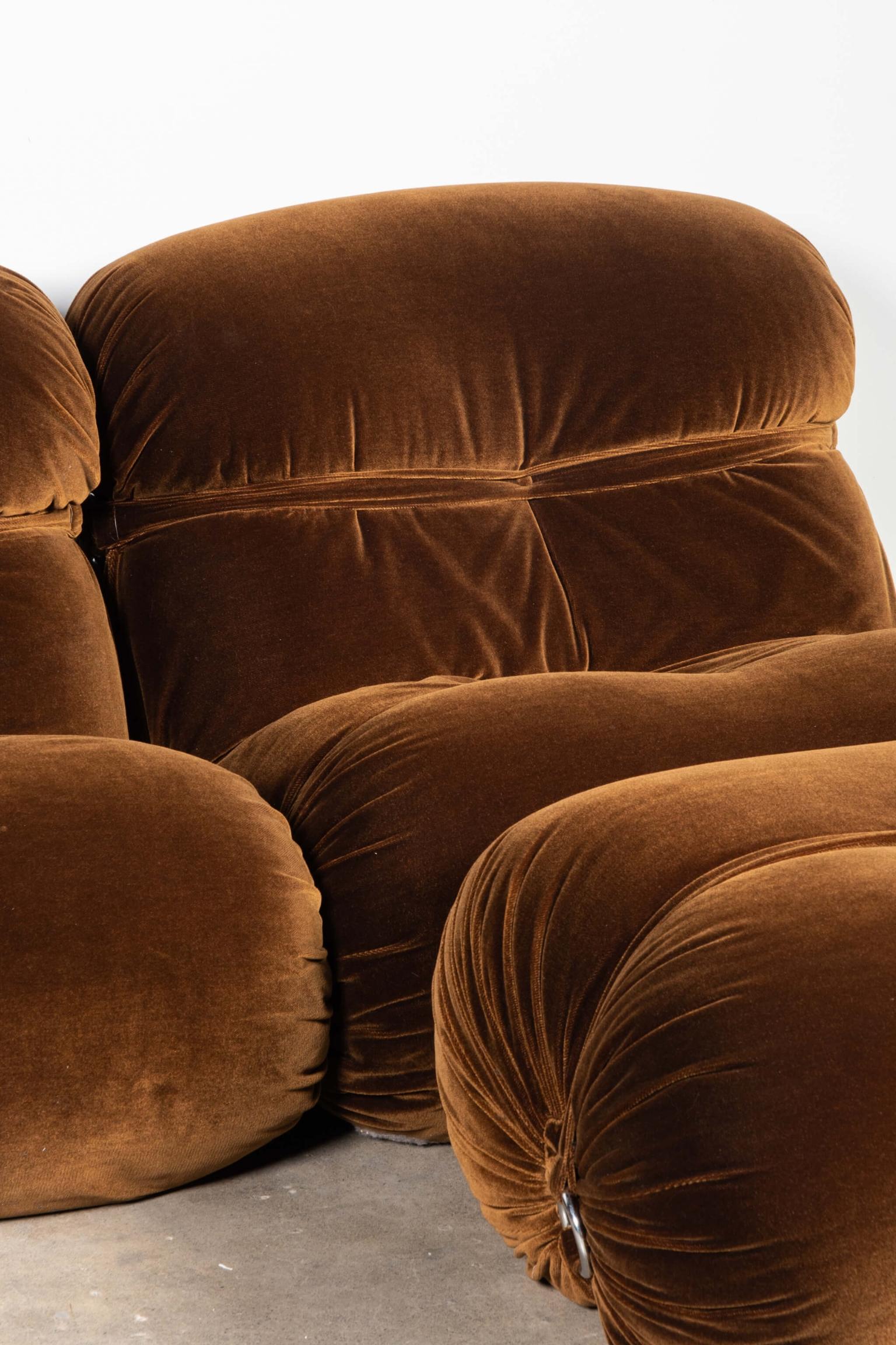 1970s 5 piece Modular Sofa in Original Chocolate Brown Velvet In Good Condition For Sale In Toronto, CA