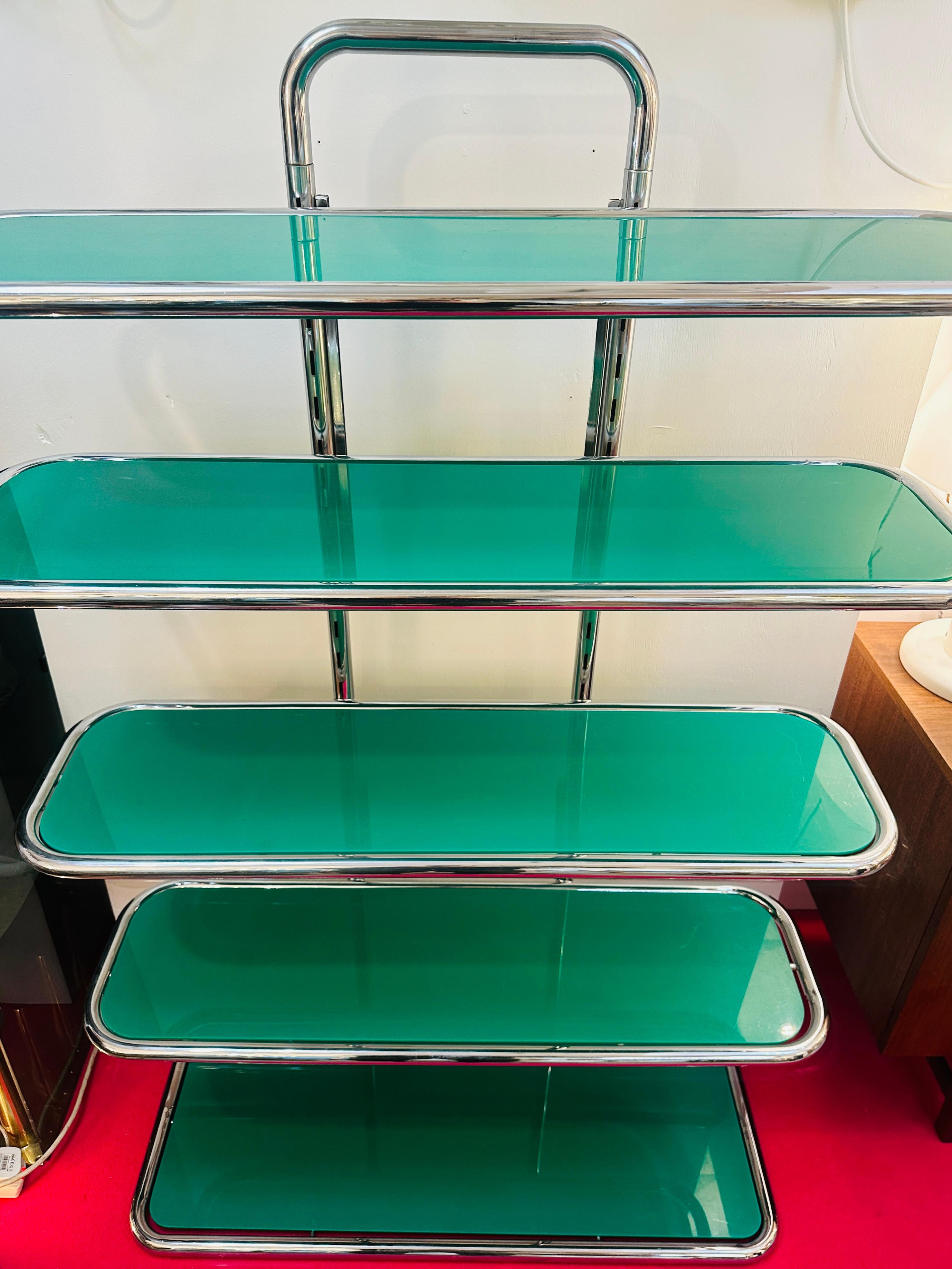 1970er Jahre Regal mit 5 Regalen aus Chrom und grünem Plexiglas - 2 VERFÜGBAR im Angebot 7