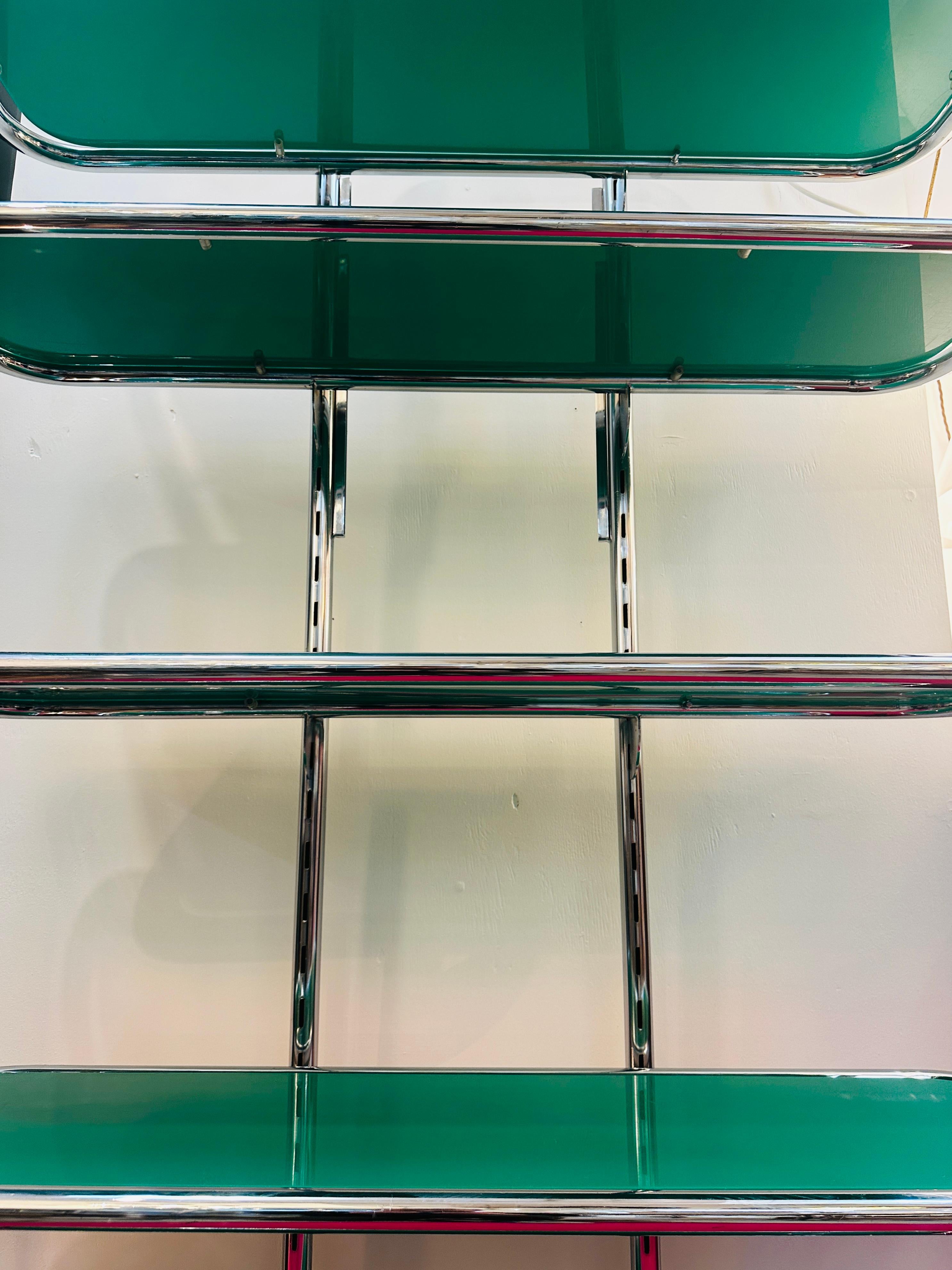 1970er Jahre Regal mit 5 Regalen aus Chrom und grünem Plexiglas - 2 VERFÜGBAR im Angebot 11
