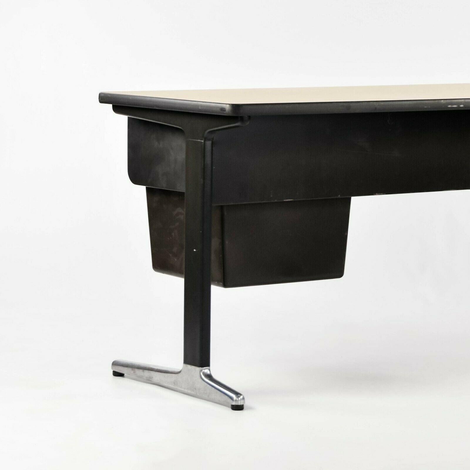 1970s 6ft George Nelson & Robert Probst Herman Miller Office Desk w/ Drawers In Good Condition For Sale In Philadelphia, PA