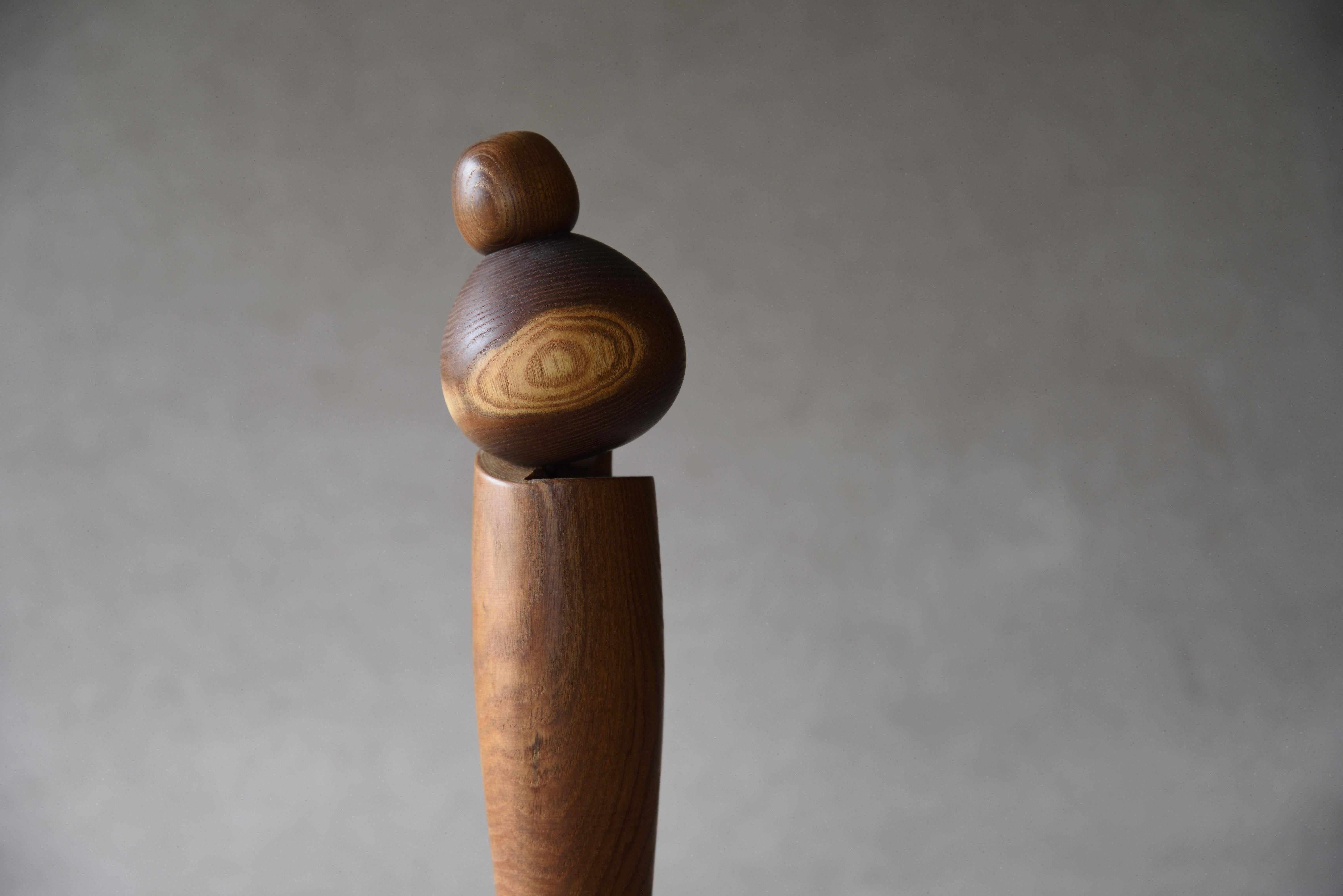 XX secolo Bambola in legno Sosaku Kokeshi vintage moderna degli anni '70-'80 giapponese in vendita