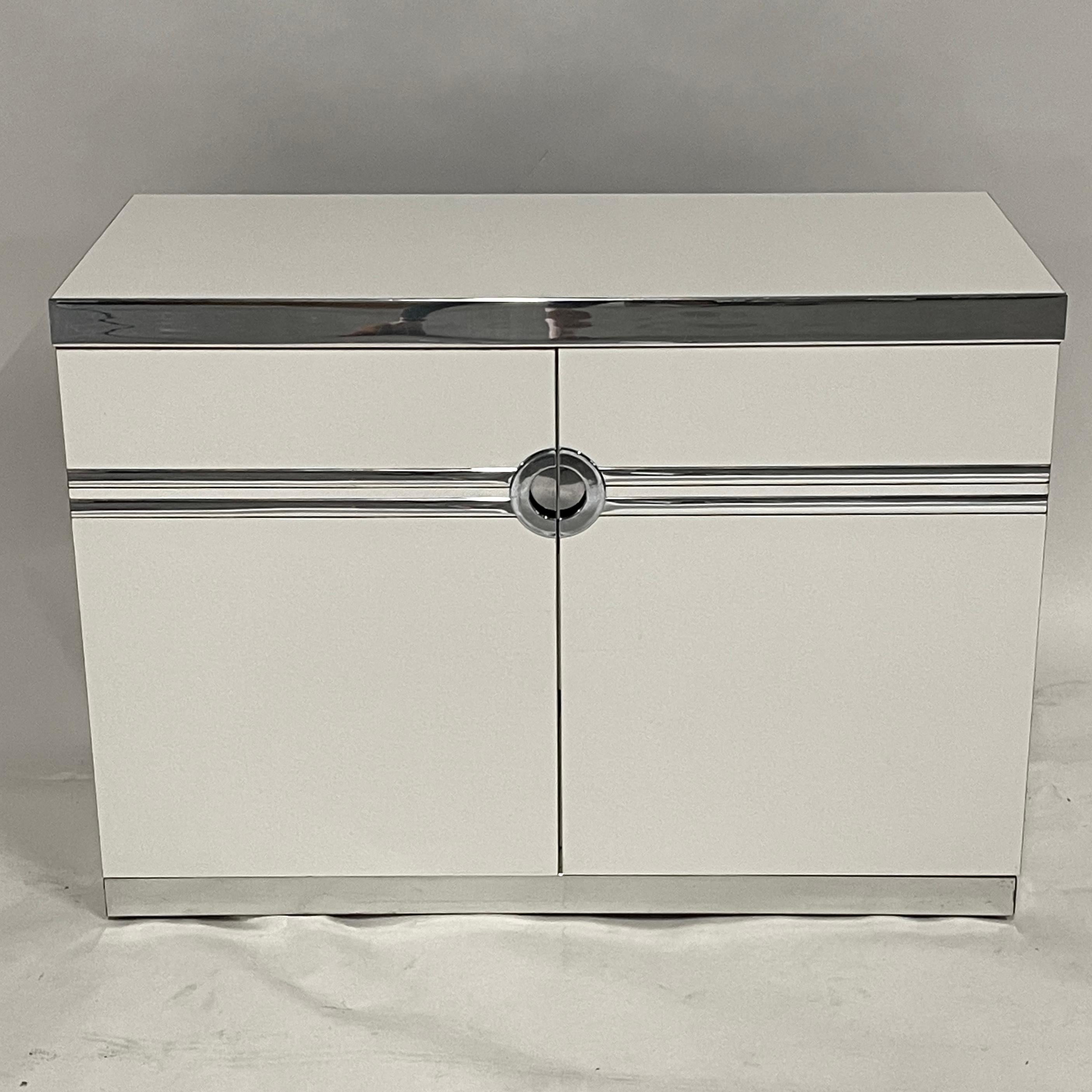 1970s/80s Postmodern Deco Themed Pierre Cardin 3 Part Credenza in White & Chrome In Good Condition For Sale In Hudson, NY