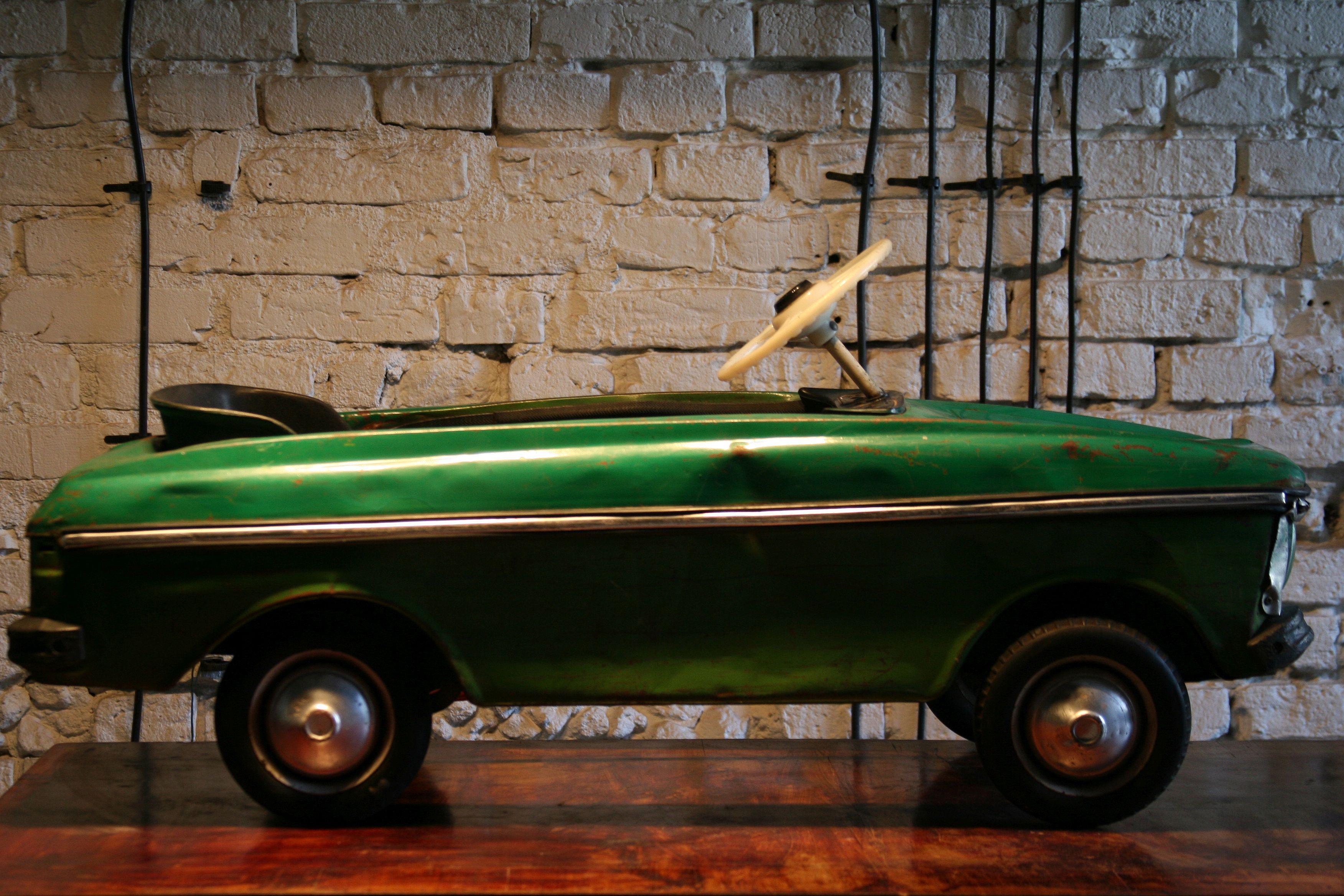 A metal children's pedal car from the 1970s of the Soviet production. It is a model which is the successor of Volga car, popular in the 1960s.

Construction :
The body is made of pressed welded sheet. The drive is on the  rear axle, rubber tires,