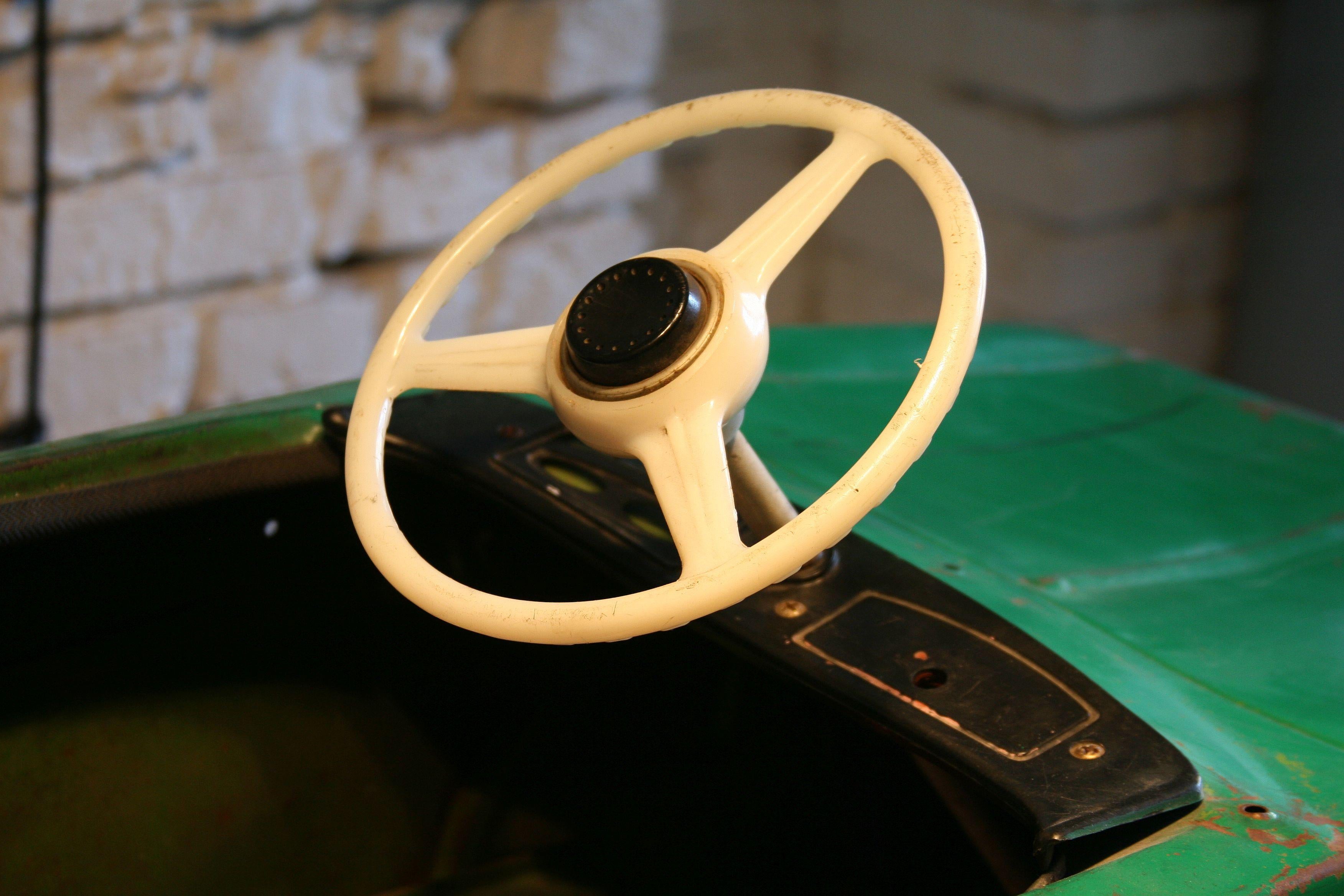 1970s a Metal Pedal Car Moskvich Azak In Fair Condition For Sale In Warsaw, PL