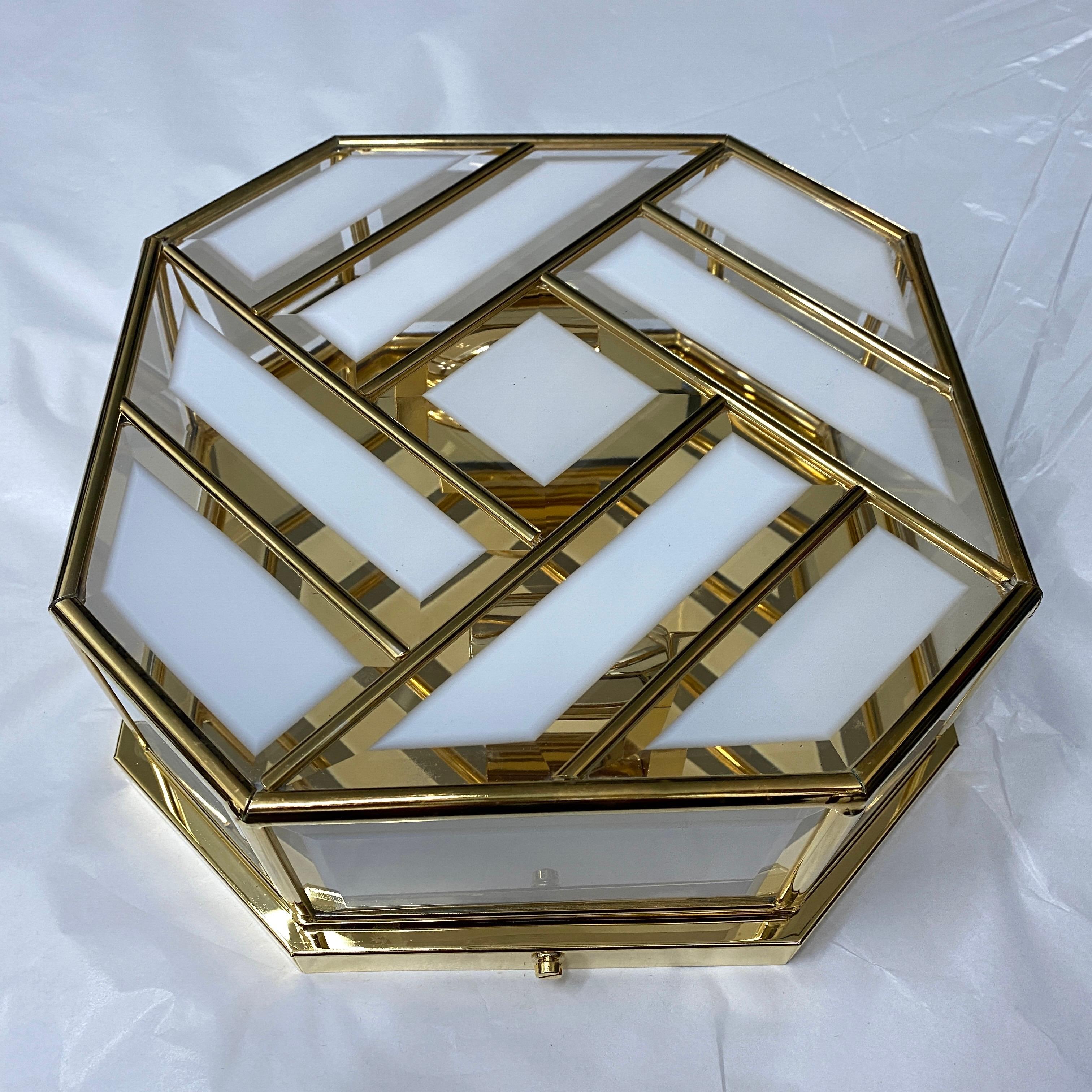 1970s a Mid-Century Modern Brass and Glass Italian Ceiling Light In Excellent Condition For Sale In Aci Castello, IT