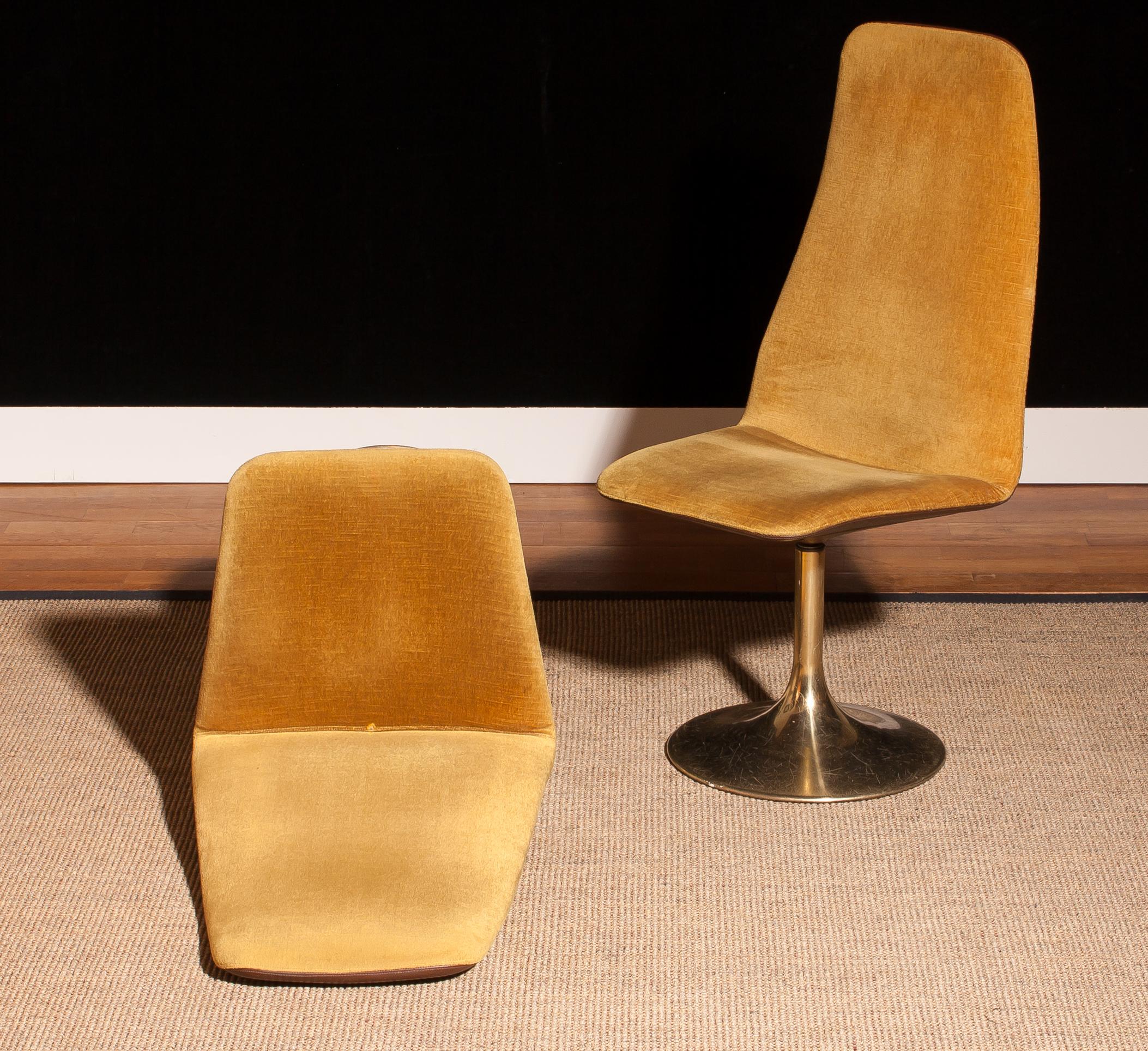 1970s, a Pair of Gold Velours and Brass Swivel Chairs by Johanson Design 4