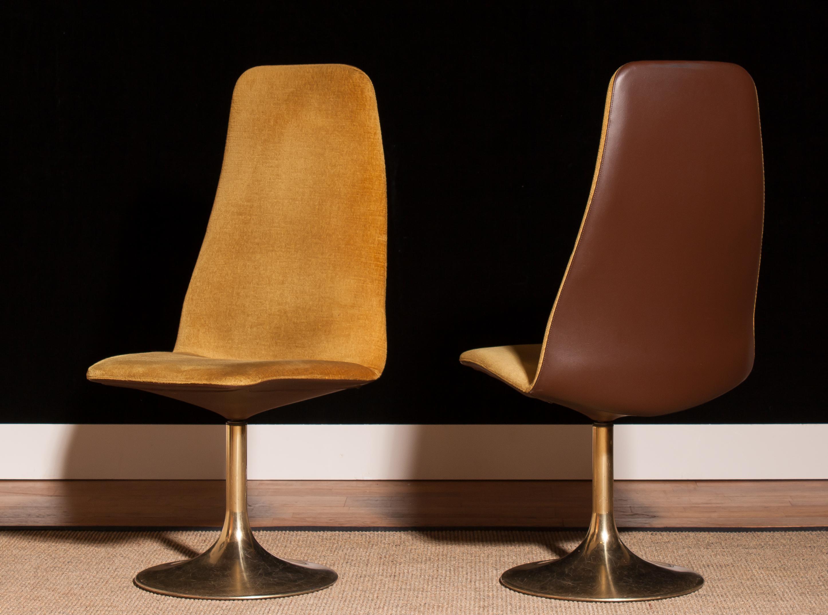 1970s, a Pair of Gold Velours and Brass Swivel Chairs by Johanson Design 2