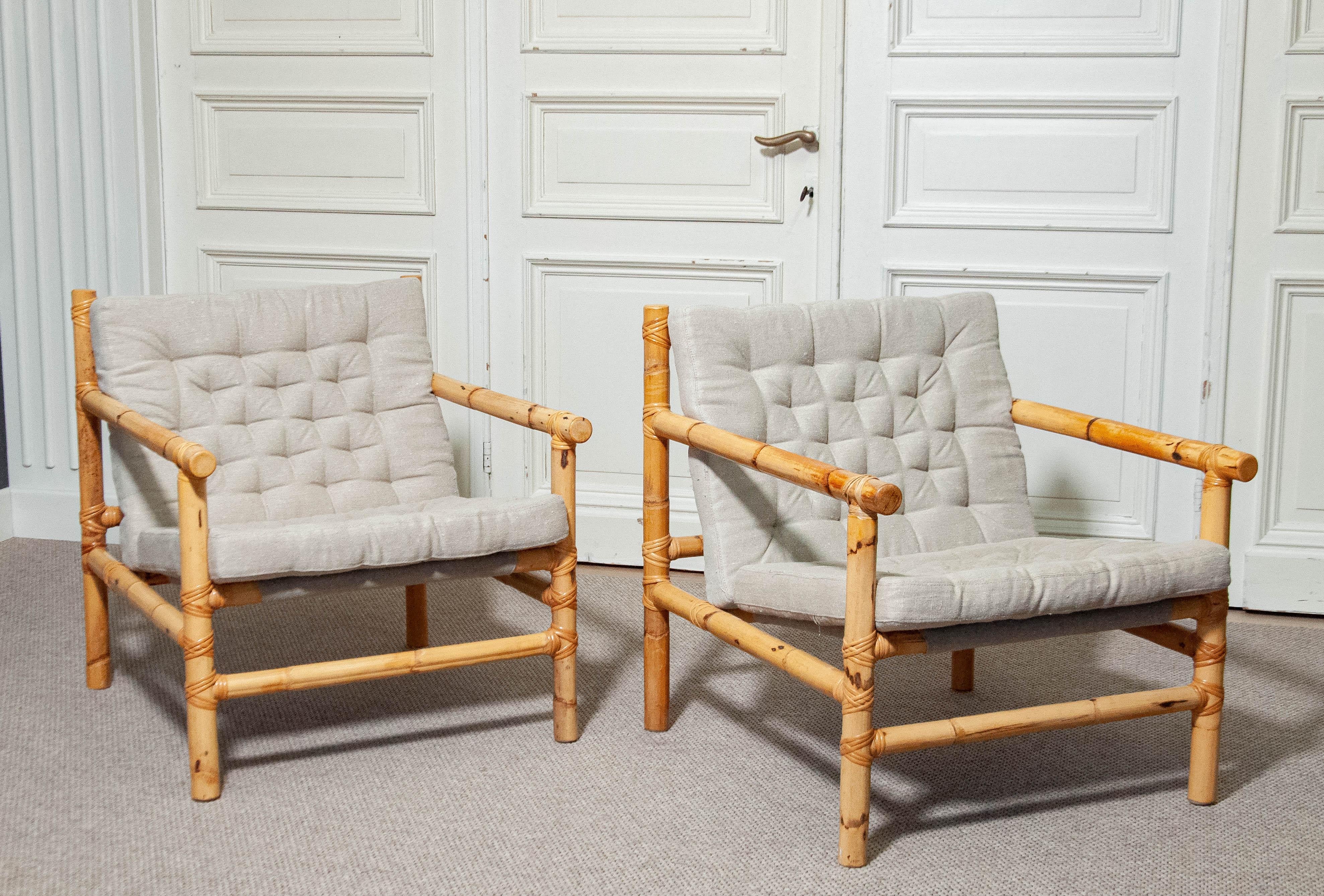 Rare 1970s Swedish Lounge Chairs in Rattan and Bamboo with Linen Upholstery
This very rare pair of Swedish designer lounge chairs from the 1970s showcases a stunning combination of rattan and bamboo, creating a natural yet sophisticated
