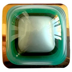 Aaronel deRoy Gruber, anni '70, fibbia per cintura in ottone formata sottovuoto, di colore verde, in plexiglas