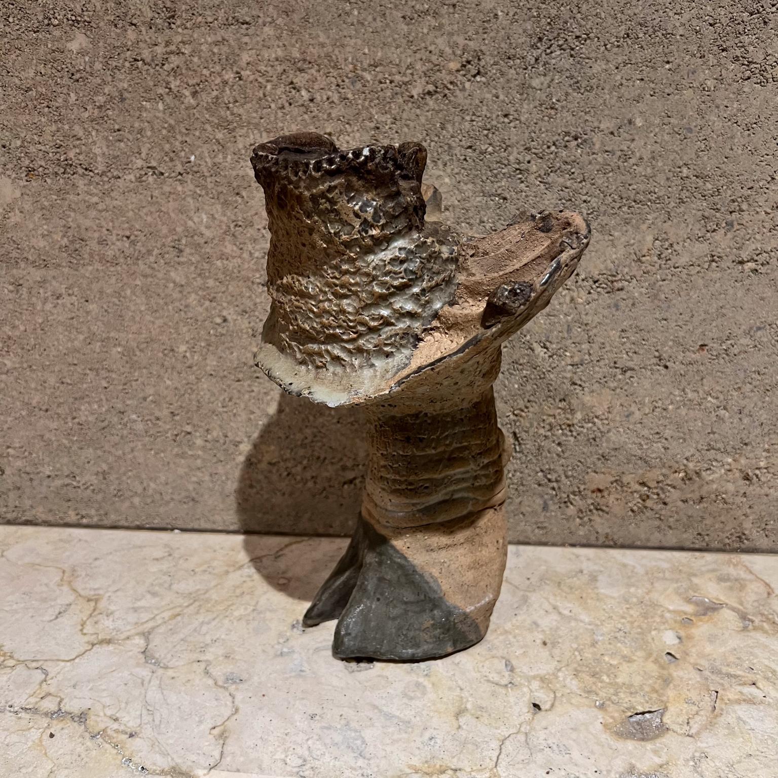 1970 Escultura de pezuña con textura abstracta Studio Art Pottery en venta 1