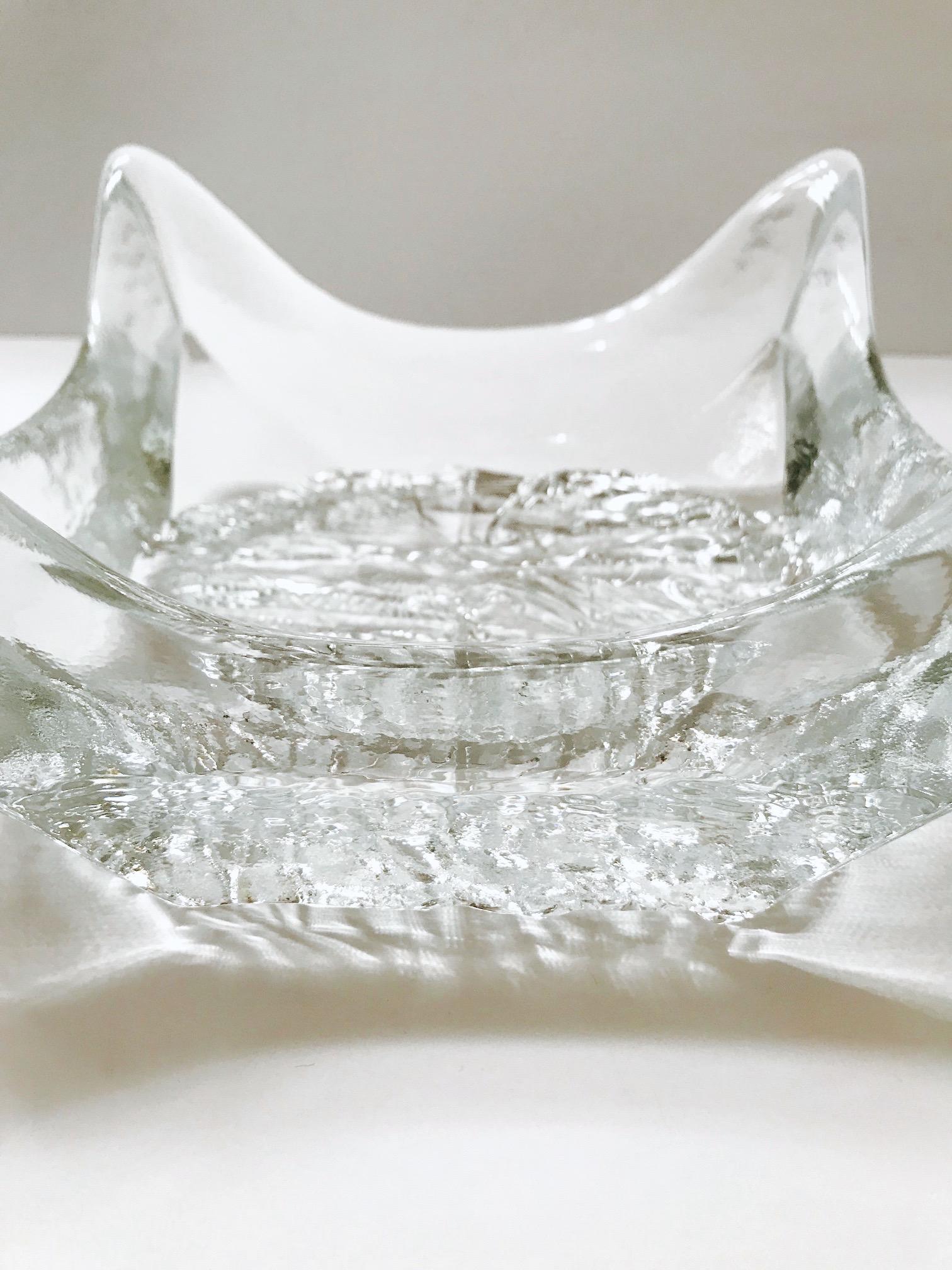 Hand-Crafted 1970s Abstract Blown Glass Bowl with Icicle Design by Tapio Wirkkala, Finland