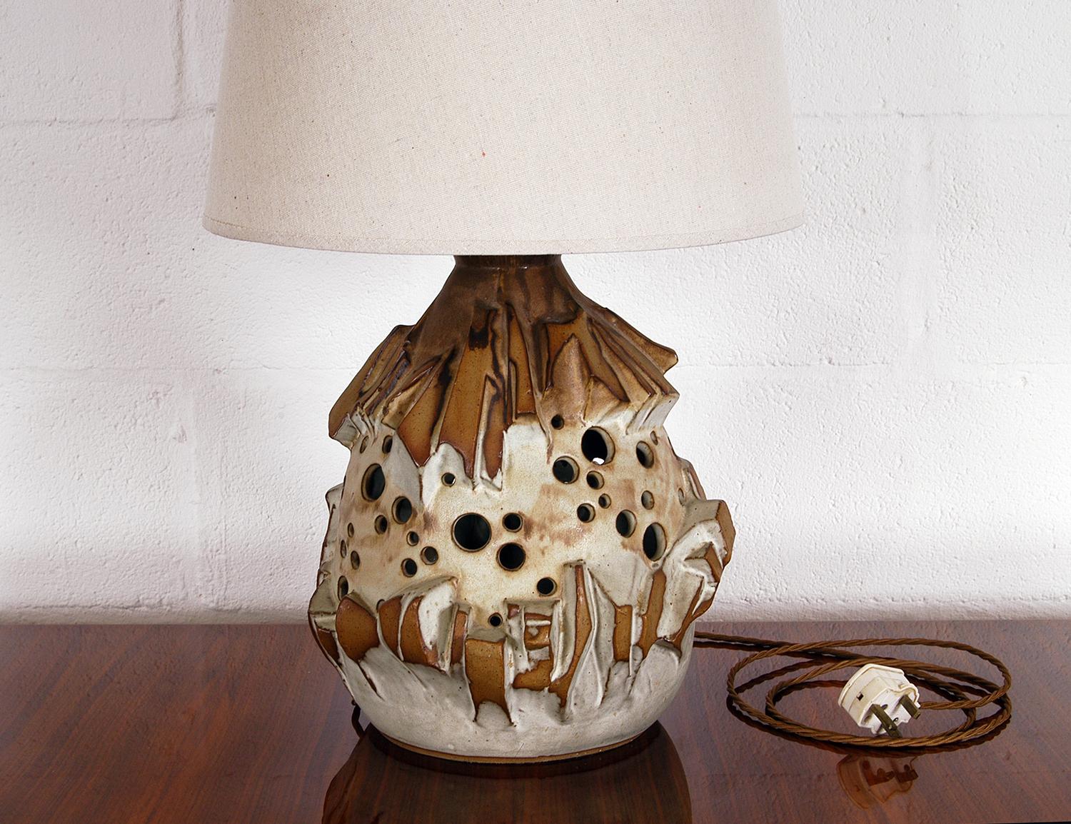 shelf pottery lamp