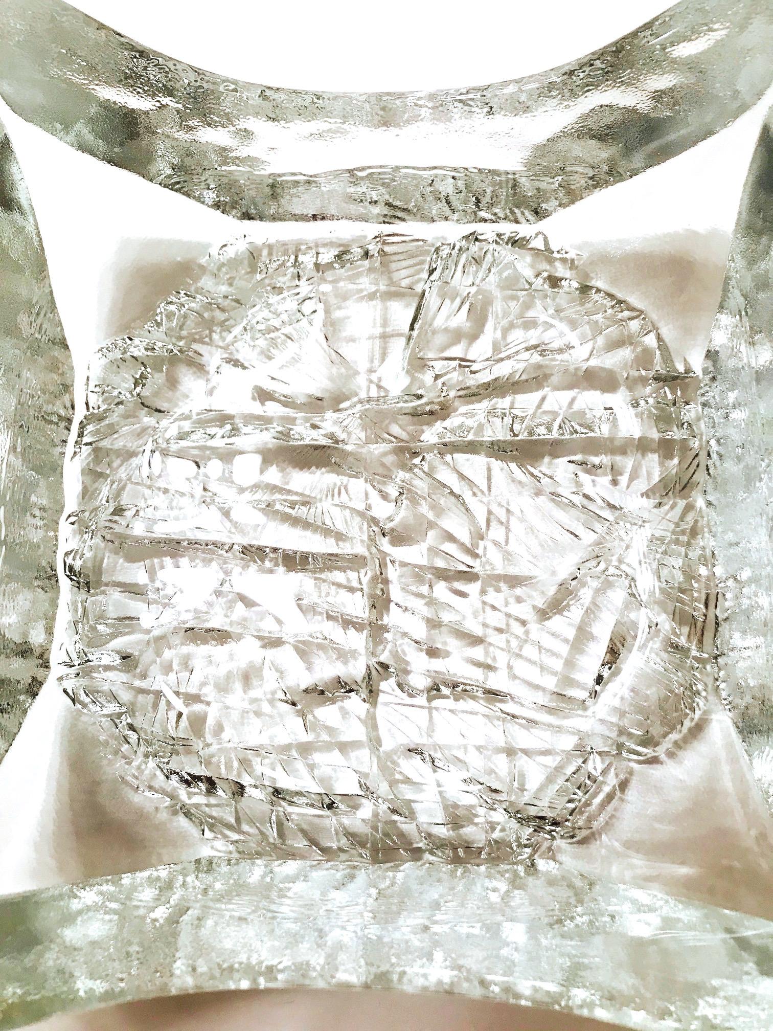 Outstanding Mid-Century Modern large blown glass bowl with abstract icicle design. Dish is comprised of heavyset dense glass with a square form and features faceted base with ice glass center and sculptural corners. Versatile design allows for