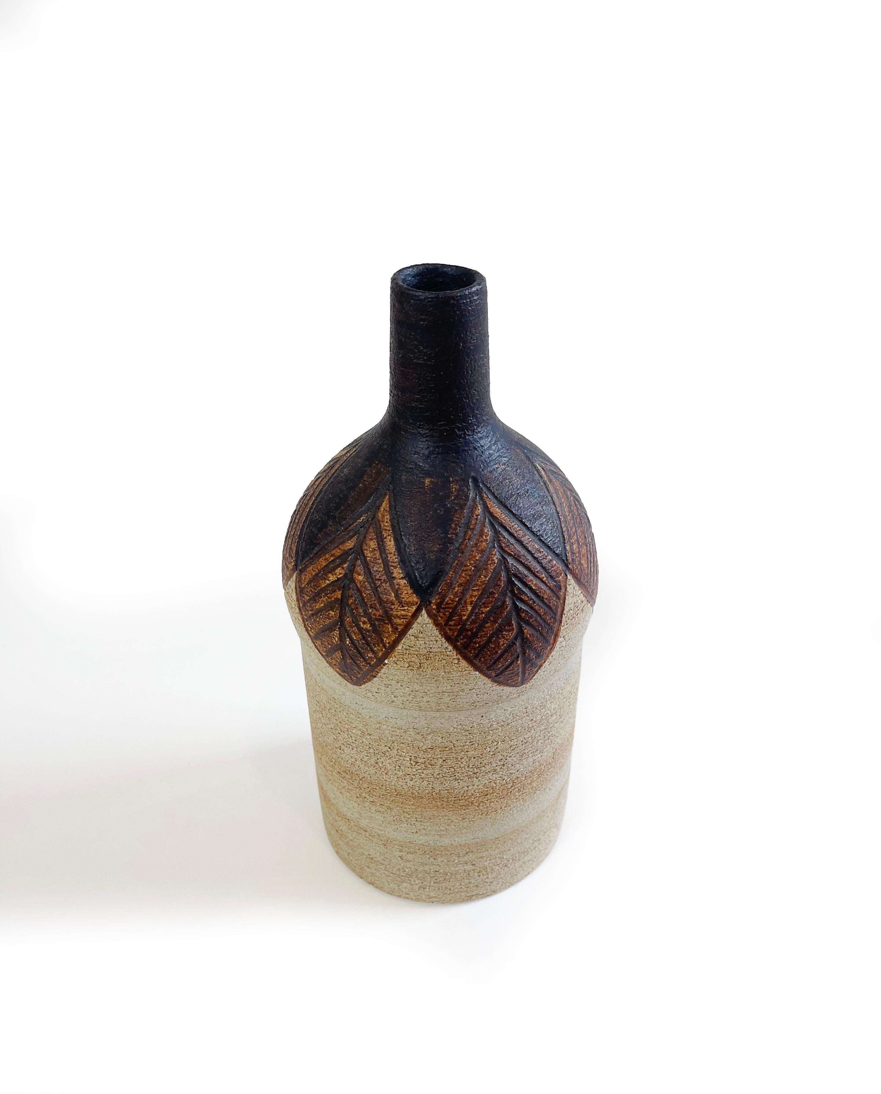 Mid-Century Modern Vase en grès abstrait rustique et terreux des années 1970 par Sgrafo Modern, Allemagne en vente