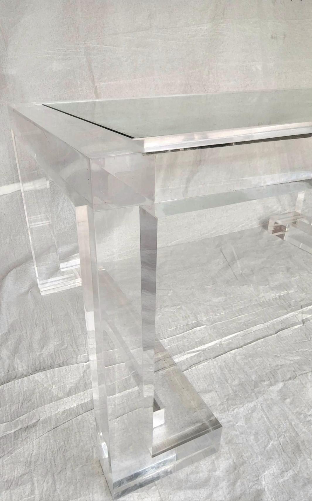 1970s Acrylic and Glass Coffee Table For Sale 4