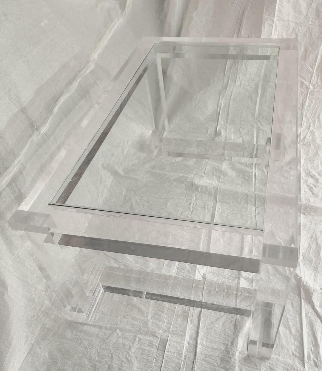 1970s Acrylic and Glass Coffee Table For Sale 1