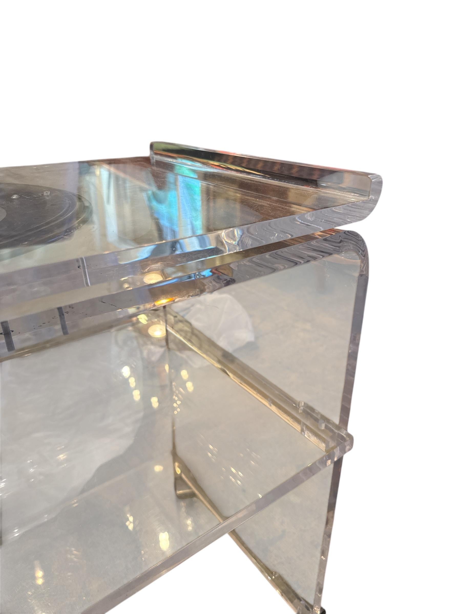 1970s Acrylic Lucite Glass Cart With a Rotating Top In Good Condition For Sale In Pasadena, CA