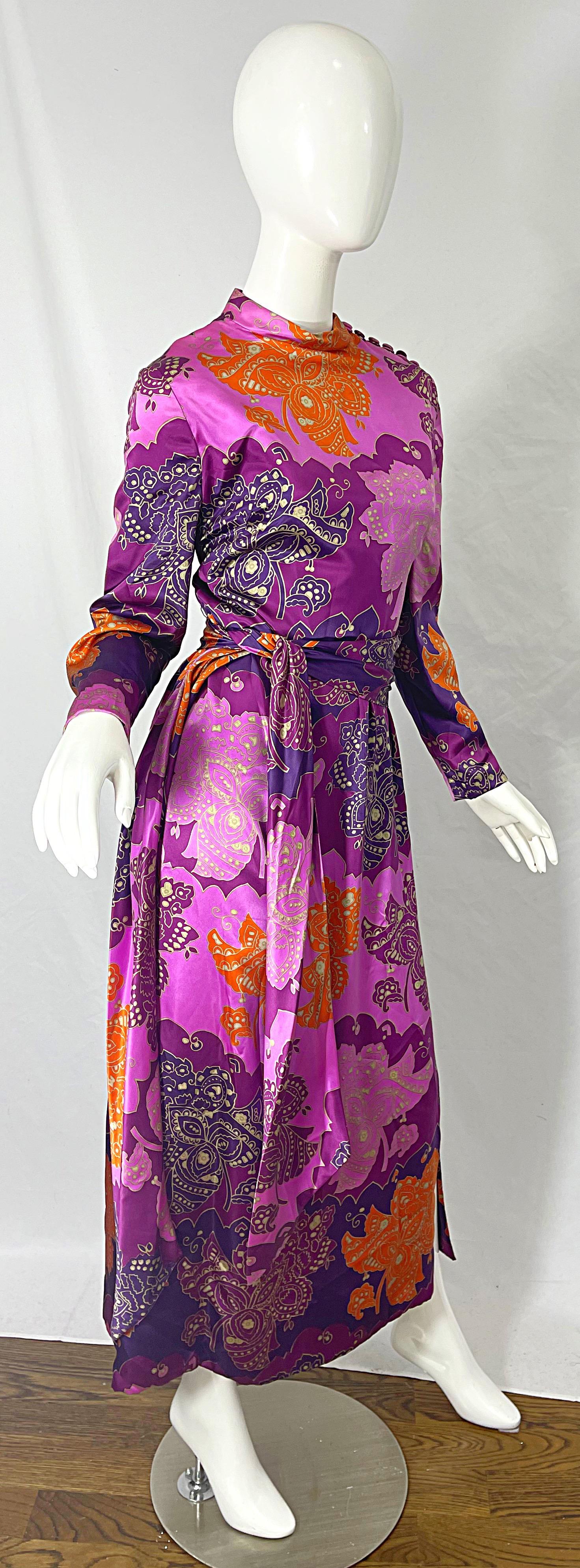 1970s Adele Simpson Paisley Print Long Sleeve Purple Vintage 70s Maxi Dress Belt For Sale 2
