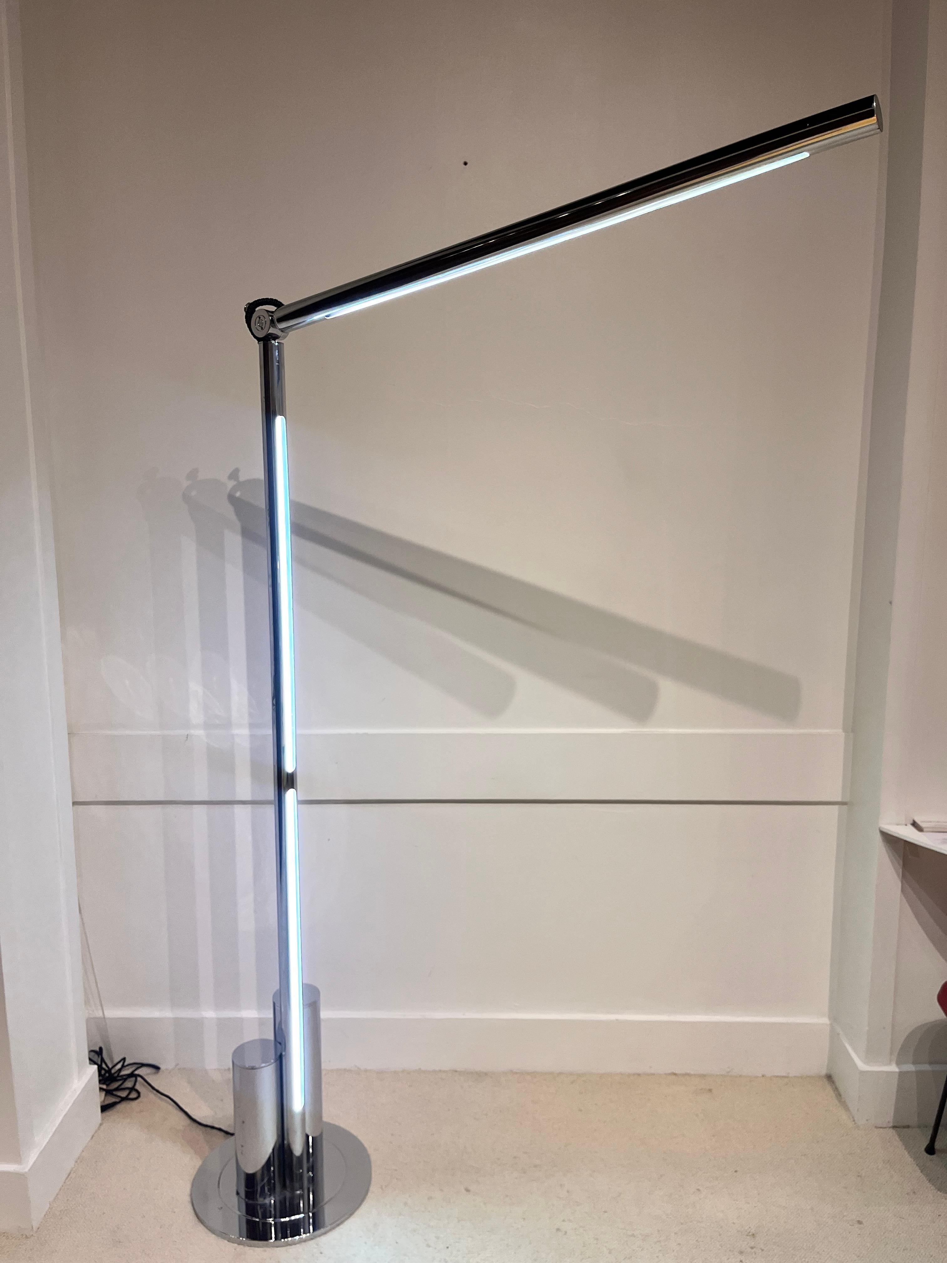 Mid-Century Modern Lampadaire réglable en chrome des années 1970 - Design italien dans le style de Nanda Vigo en vente