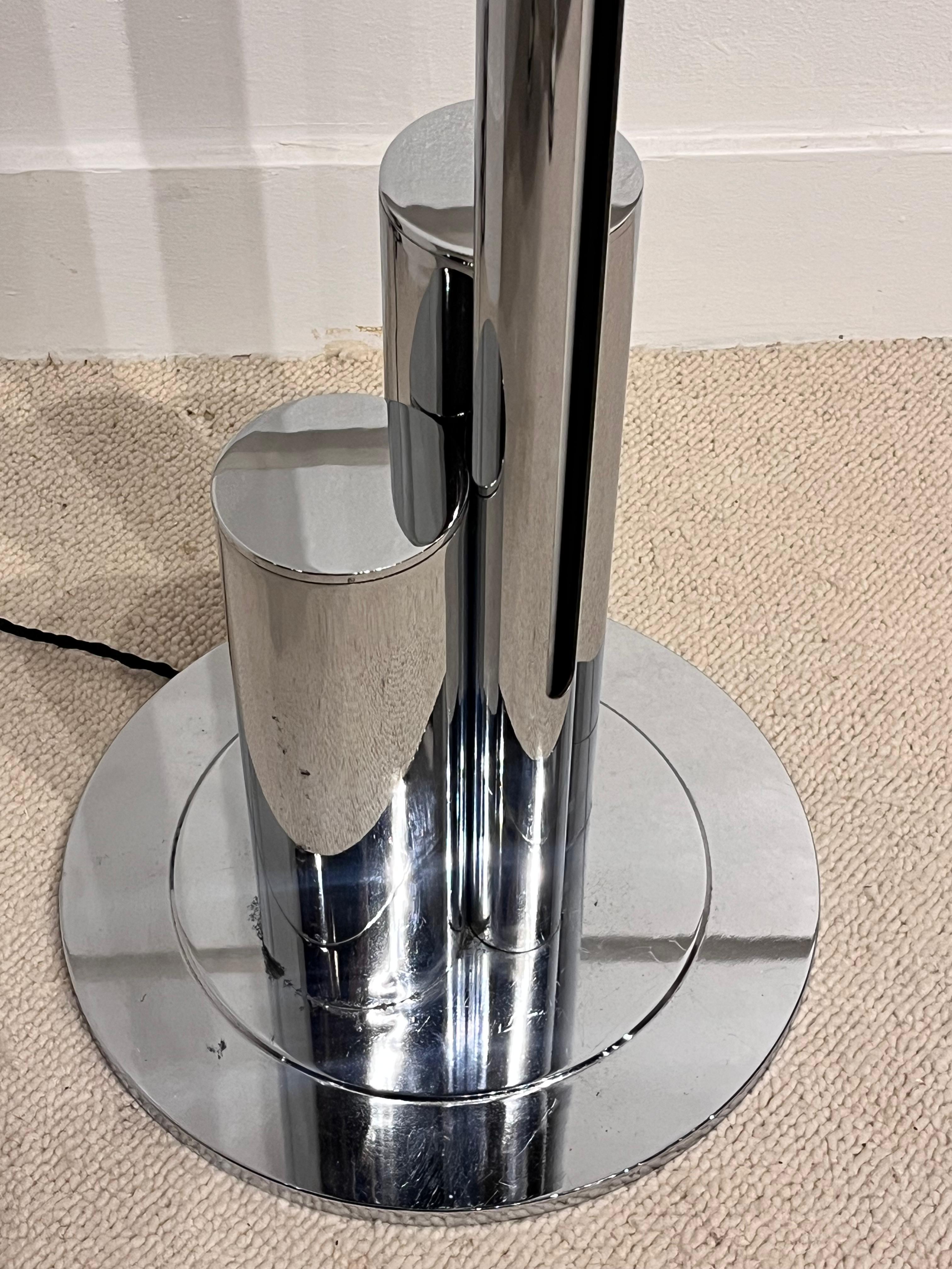 Fin du 20e siècle Lampadaire réglable en chrome des années 1970 - Design italien dans le style de Nanda Vigo en vente