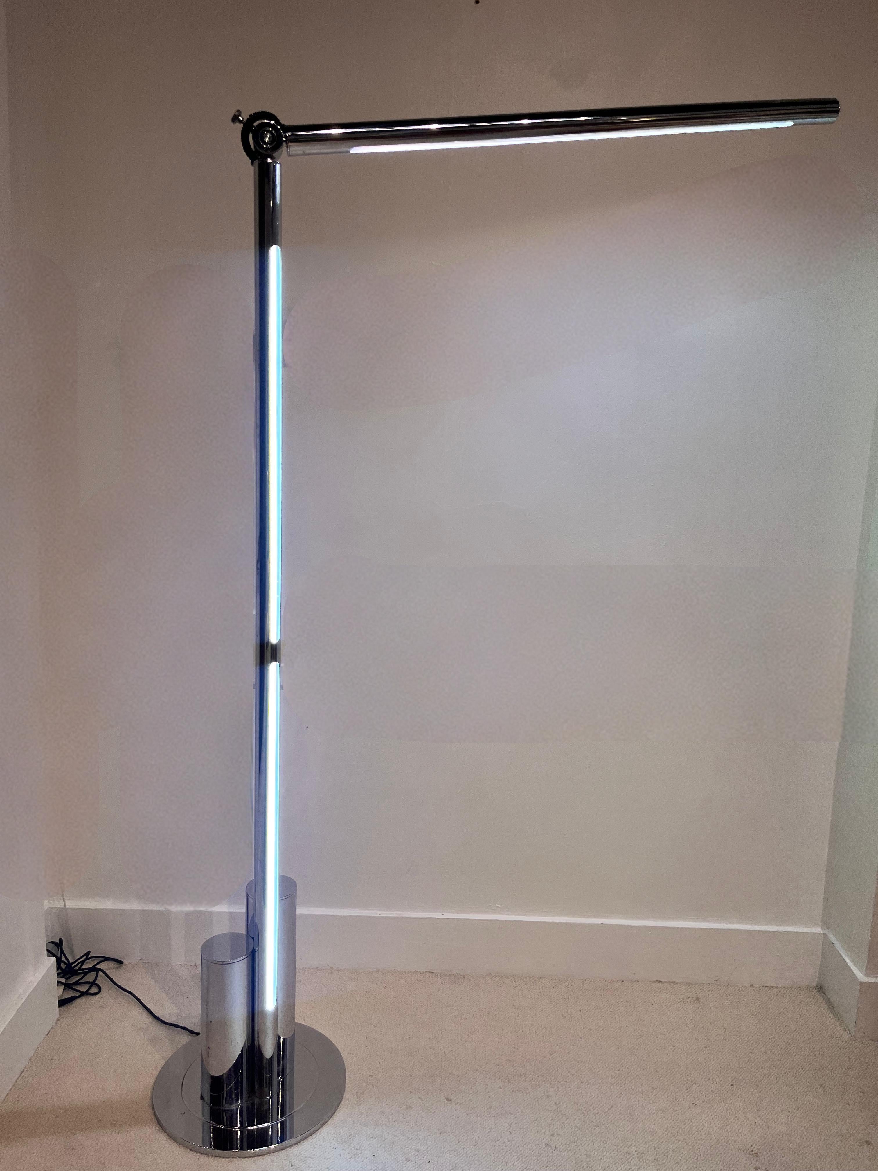 Lampadaire réglable en chrome des années 1970 - Design italien dans le style de Nanda Vigo en vente 1