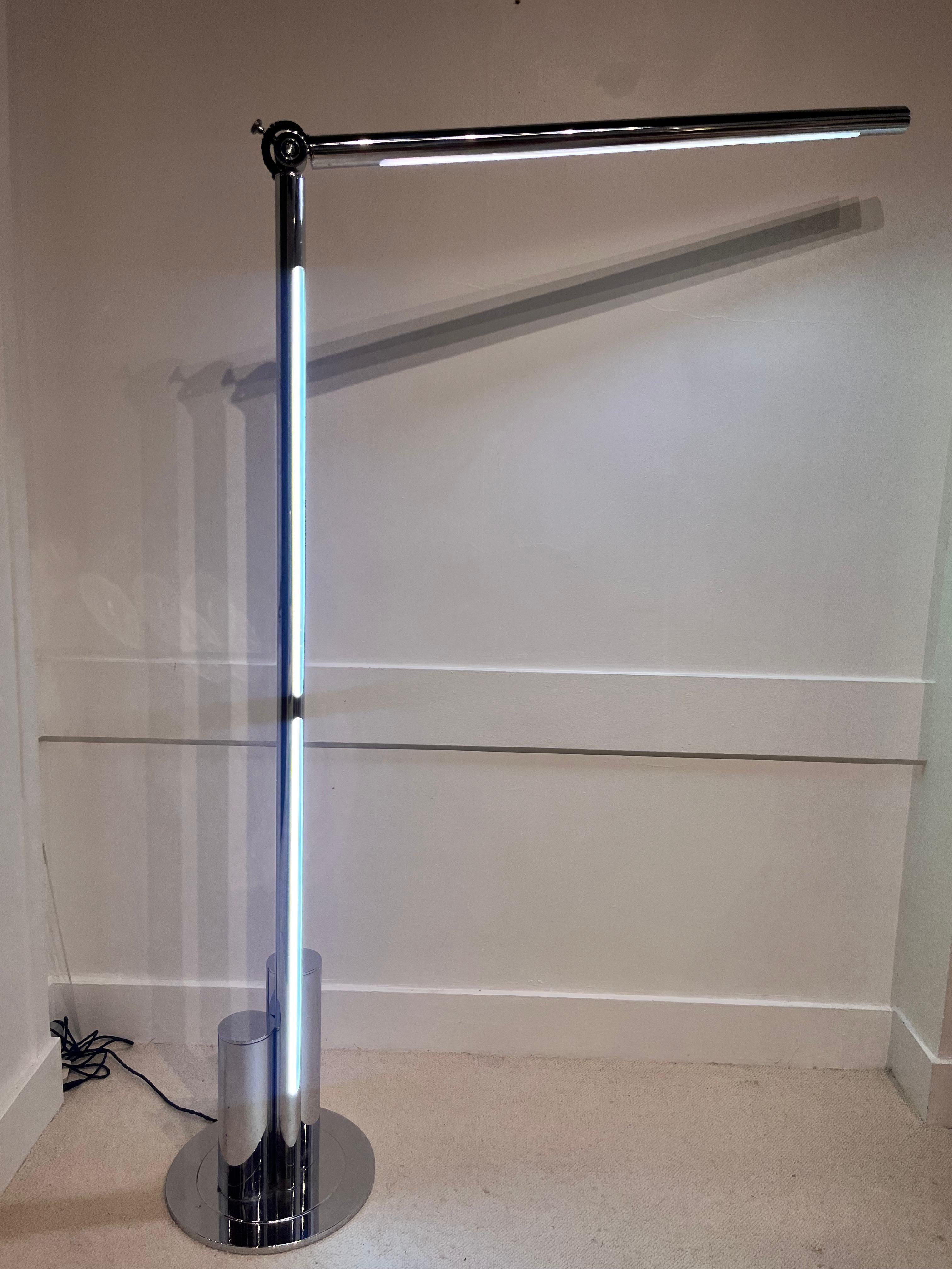 Lampadaire réglable en chrome des années 1970 - Design italien dans le style de Nanda Vigo en vente 2