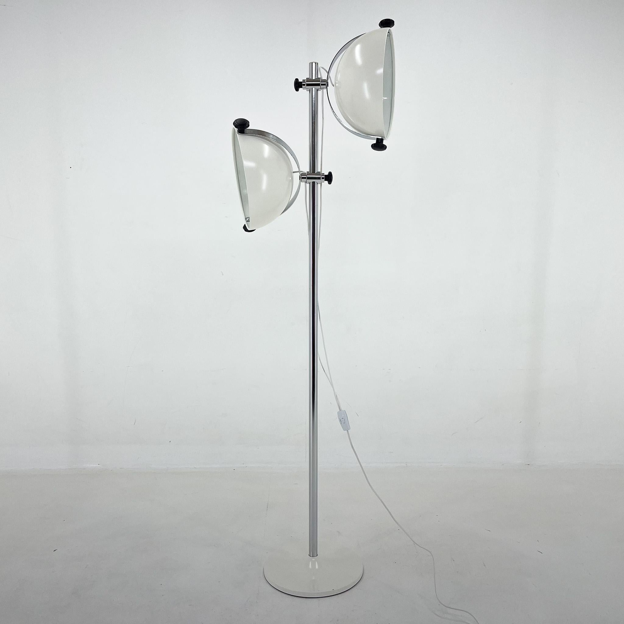 1970's Adjustable Chrome & Laquered Metal Floor Lamp, Italy For Sale 4