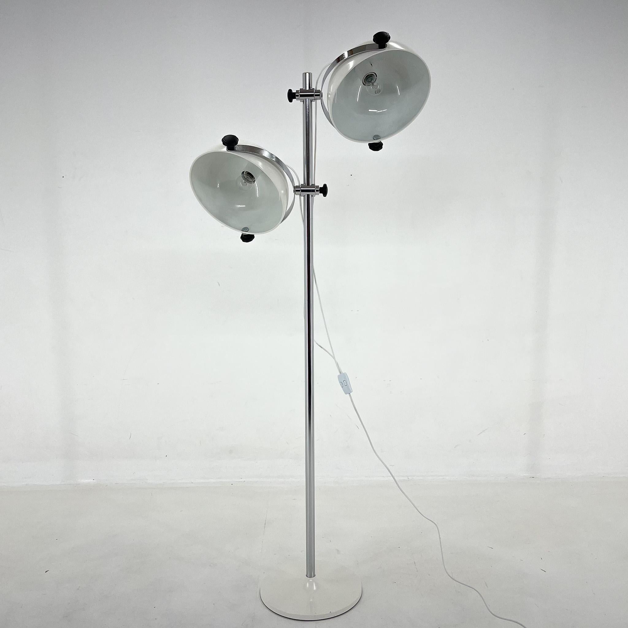 1970's Adjustable Chrome & Laquered Metal Floor Lamp, Italy For Sale 5