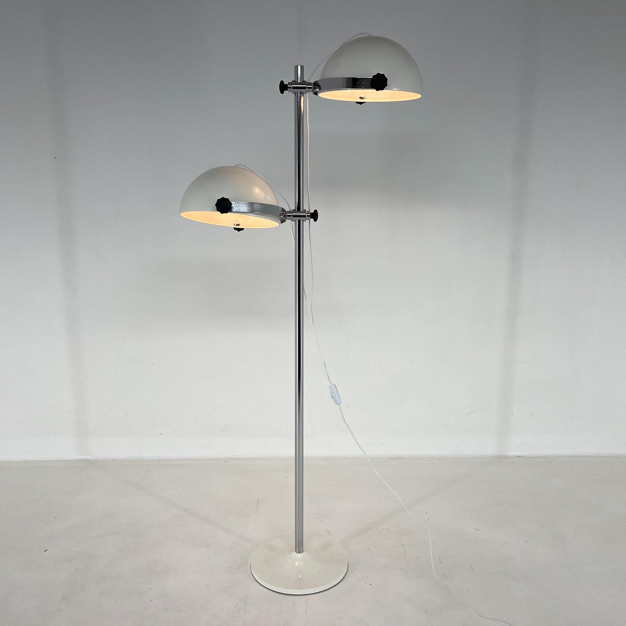 1970's Adjustable Chrome & Laquered Metal Floor Lamp, Italy In Good Condition For Sale In Praha, CZ