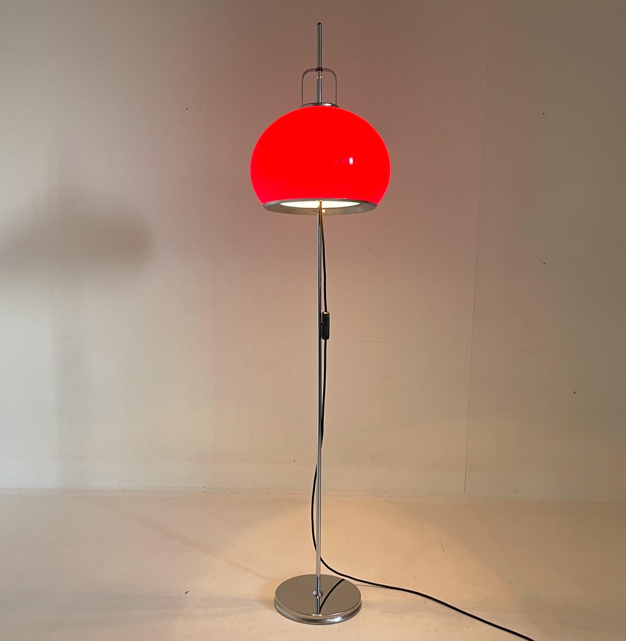Italian 1970s Adjustable Floor Lamp Designed by Guzzini for Meblo, Italy  For Sale