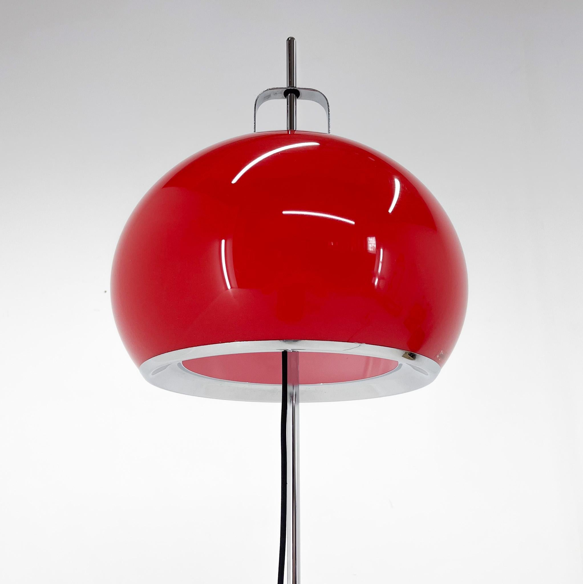 1970s Adjustable Floor Lamp Designed by Guzzini for Meblo, Italy  In Good Condition For Sale In Praha, CZ