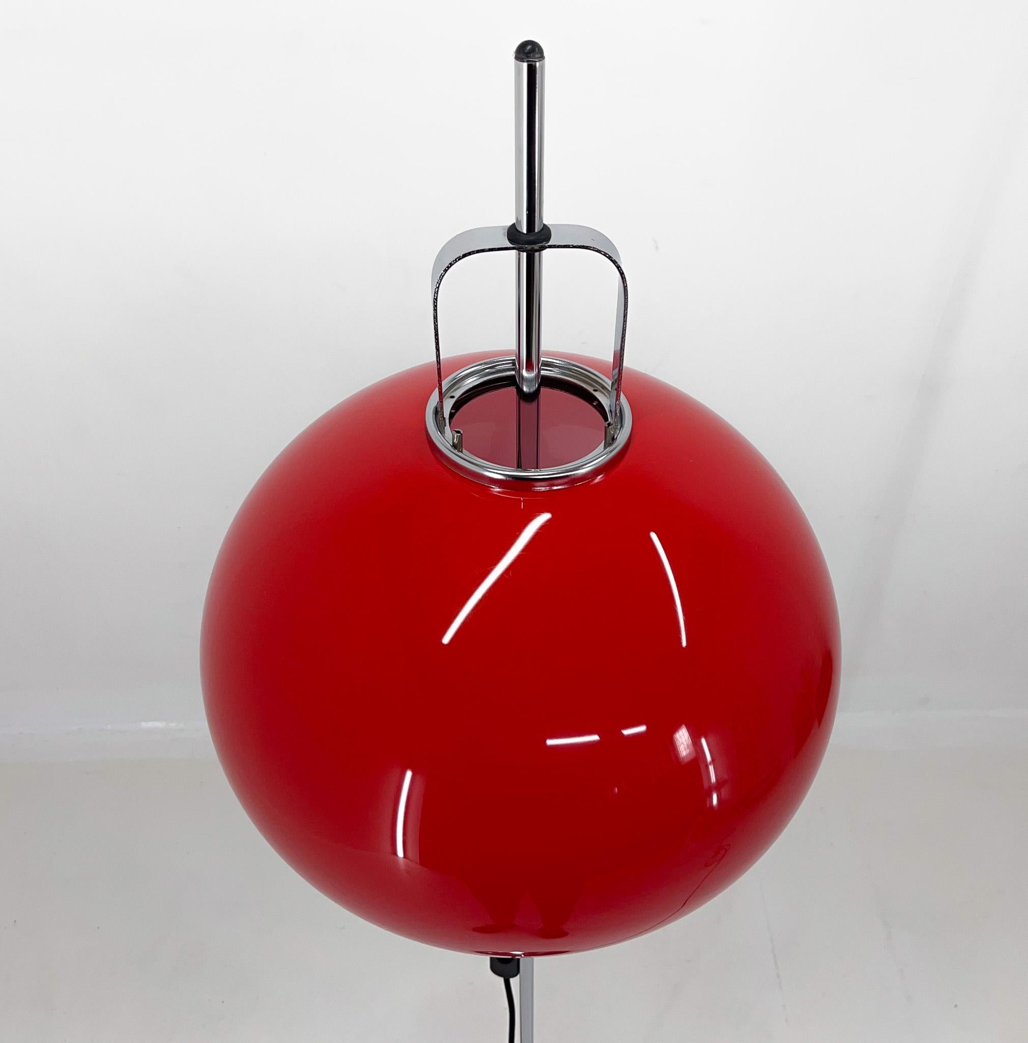 20ième siècle Lampadaire réglable des années 1970 Conçu par Guzzini pour Meblo, Italie  en vente