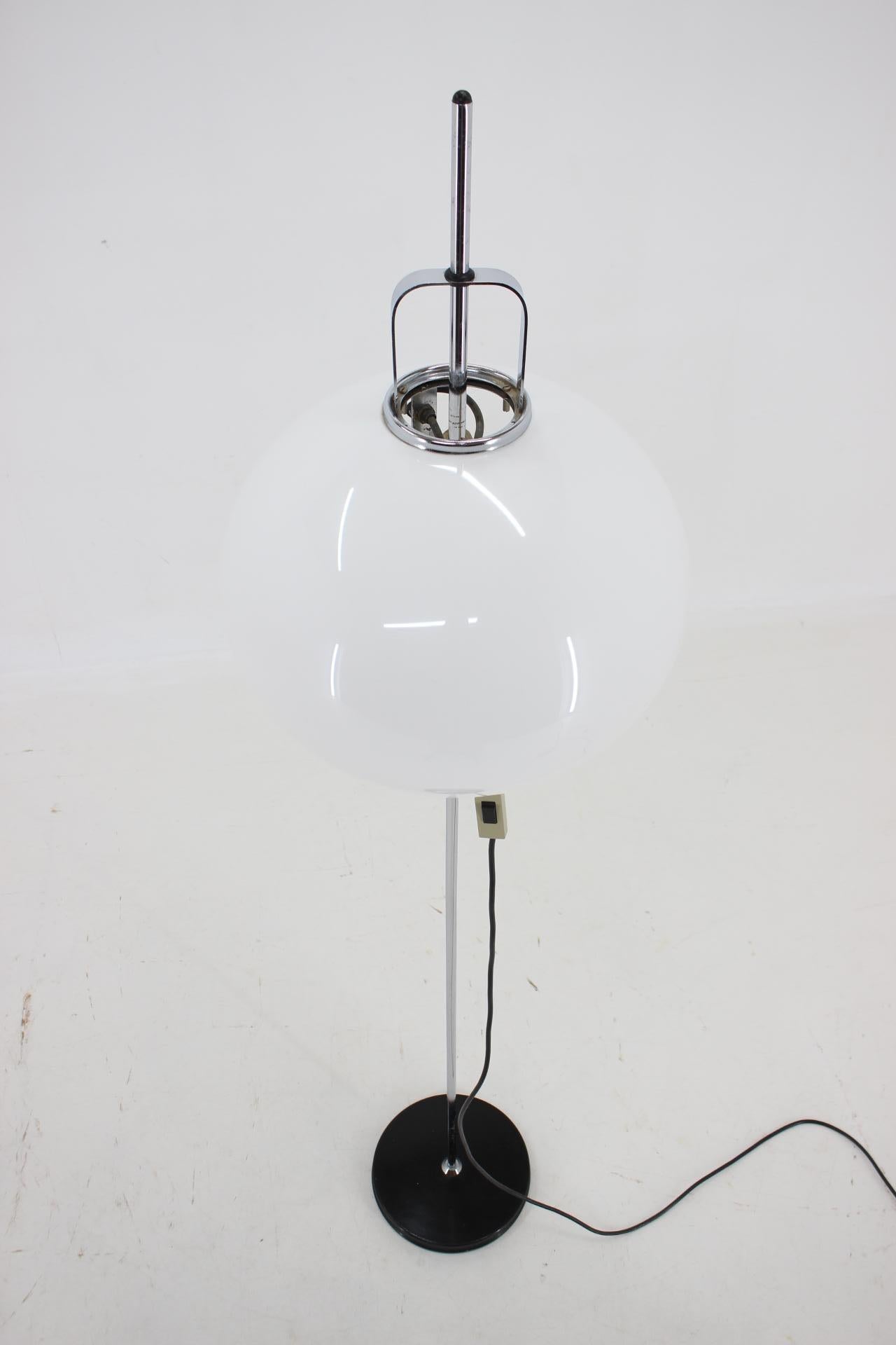 Italian 1970s Adjustable Floor Lamp Designed by Guzzini for Meblo, Italy For Sale