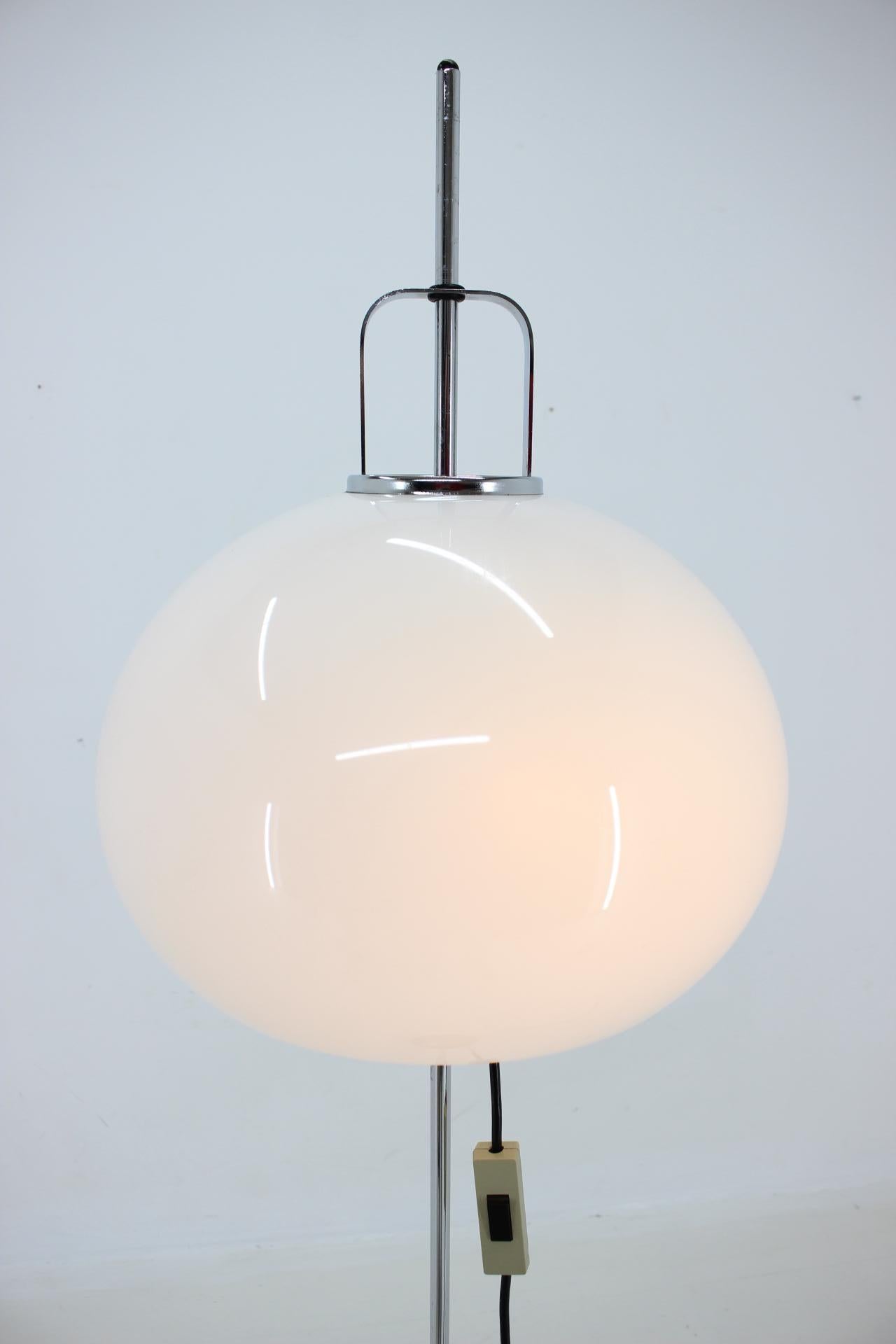 Late 20th Century 1970s Adjustable Floor Lamp Designed by Guzzini for Meblo, Italy For Sale