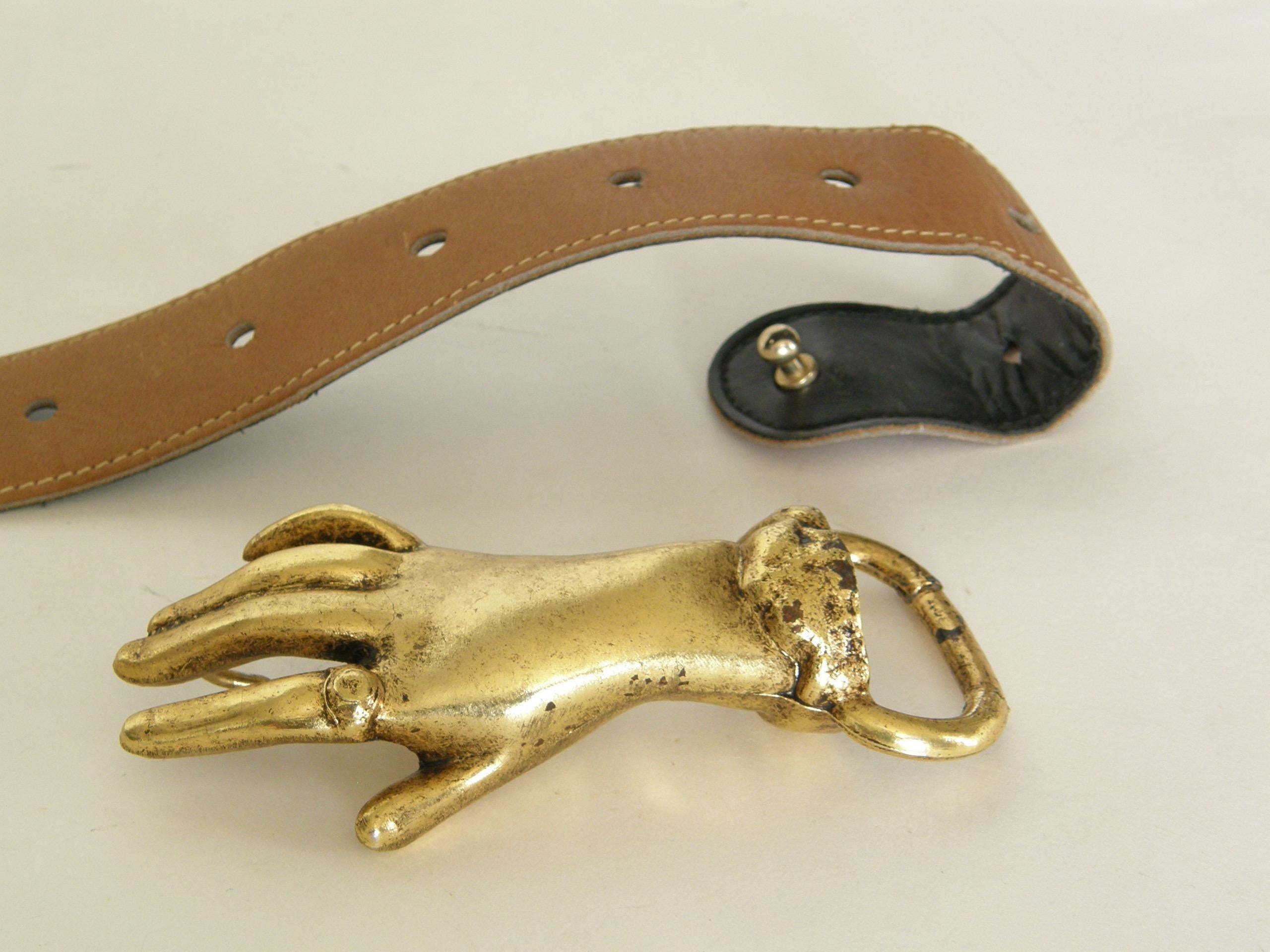 1970s Adjustable Leather Belt with Victorian Style Gilt Clasped Hands Buckle In Good Condition In Chicago, IL