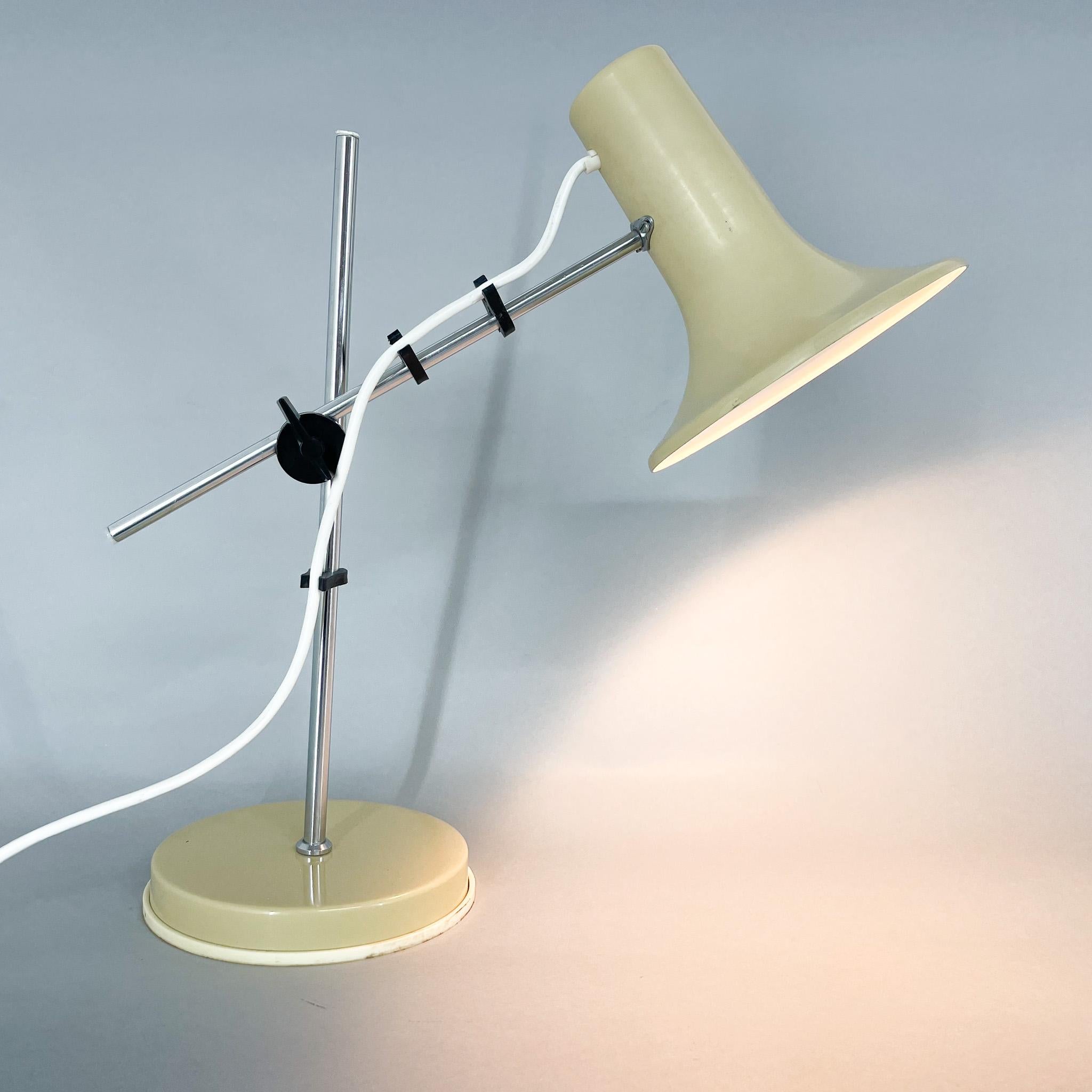 1970s Adjustable Metal Table Lamp in Creamy Color, Hungary For Sale 7