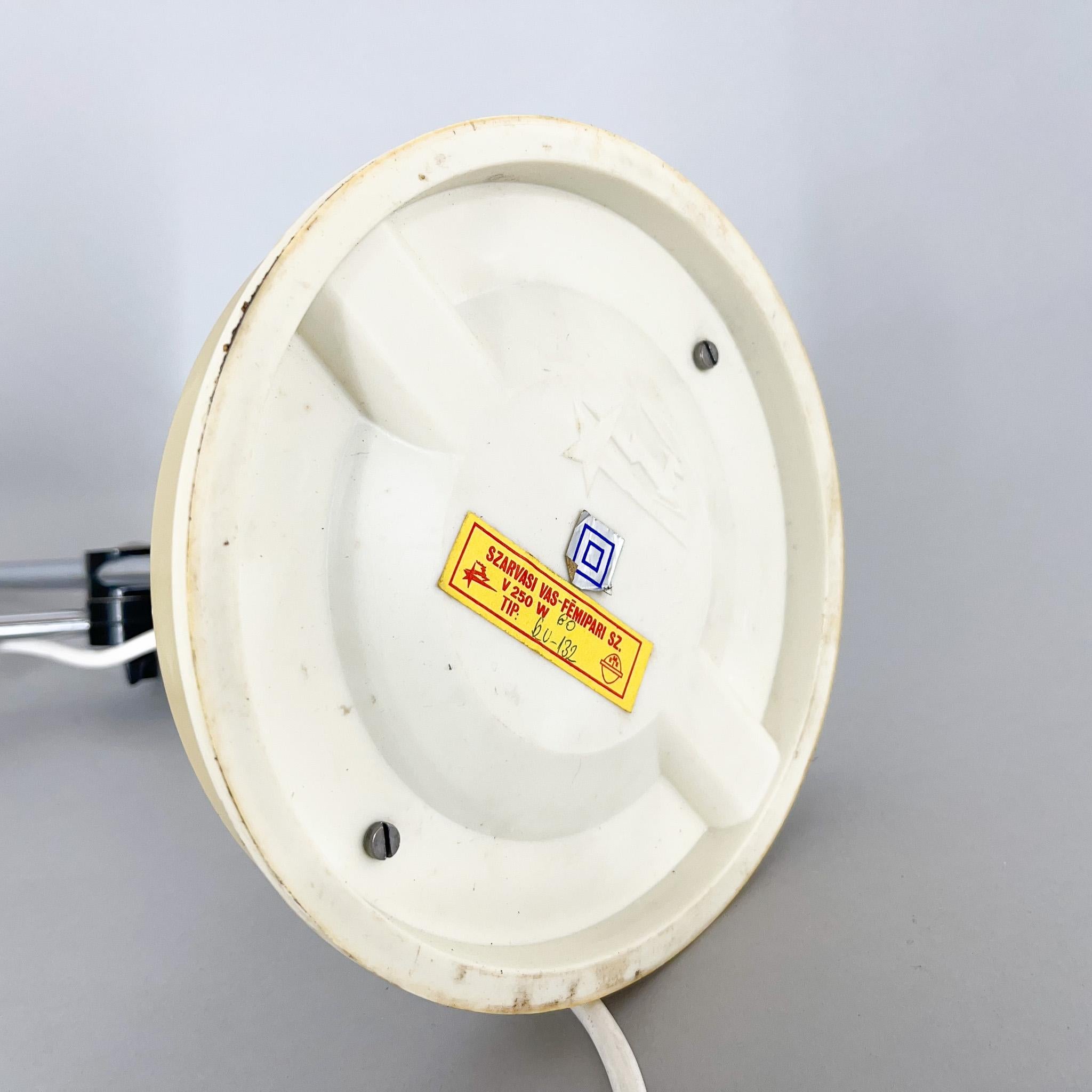 Lampe de bureau réglable en métal des années 1970 de couleur crème, Hongrie en vente 2