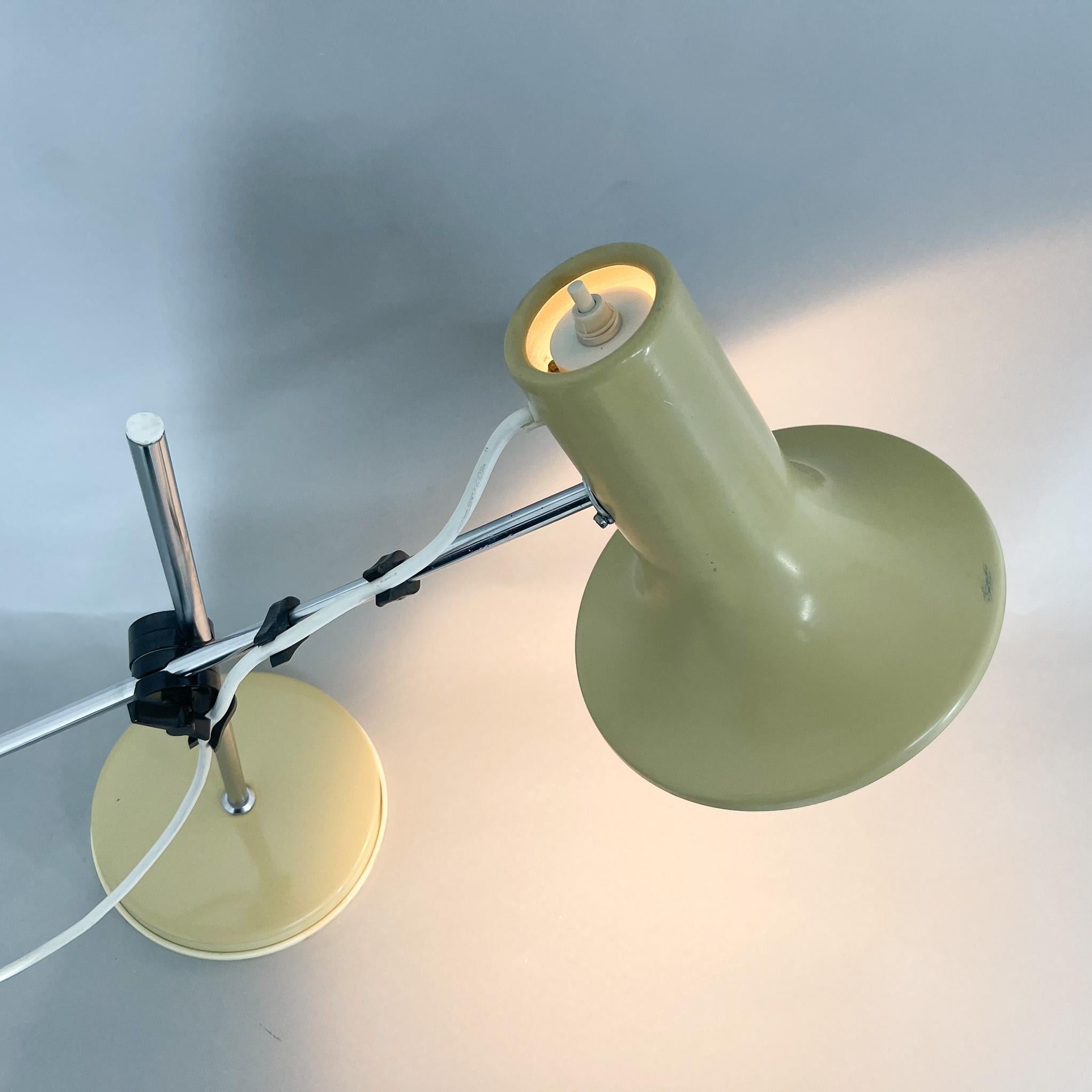 Lampe de bureau réglable en métal des années 1970 de couleur crème, Hongrie en vente 3