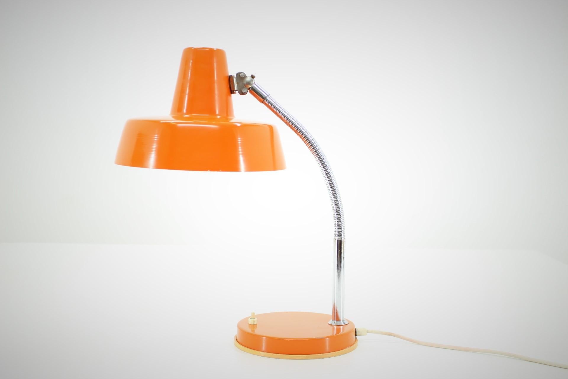 Métal Lampe de bureau orange réglable des années 1970, Tchécoslovaquie en vente