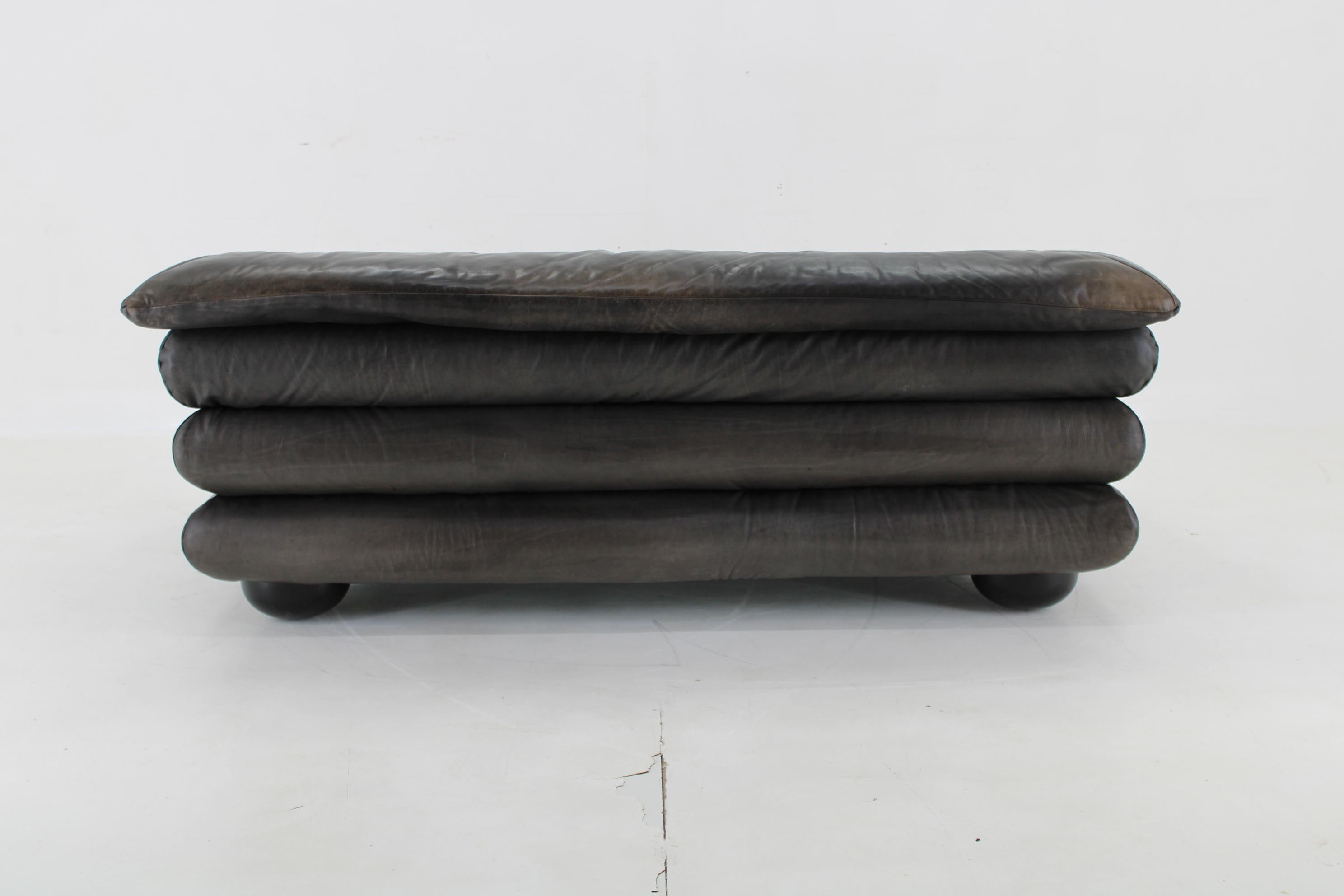20th Century 1970s Adjustable Wiener Werkstätte Brutalist Two-seater Leather Sofa