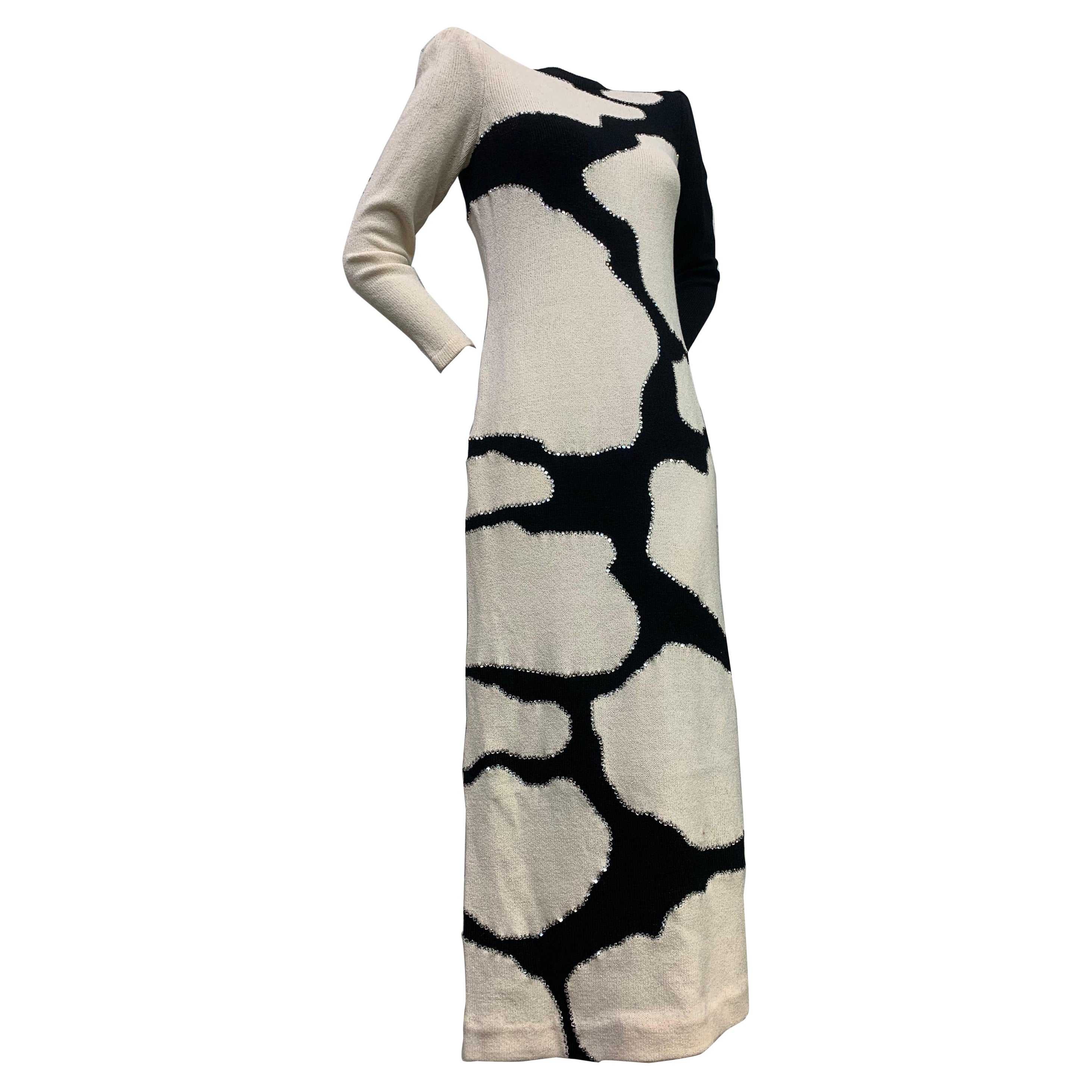 1970s Adolfo Vestido de Punto Maxi Gráfico Blanco y Negro con Detalles de Pedrería en venta