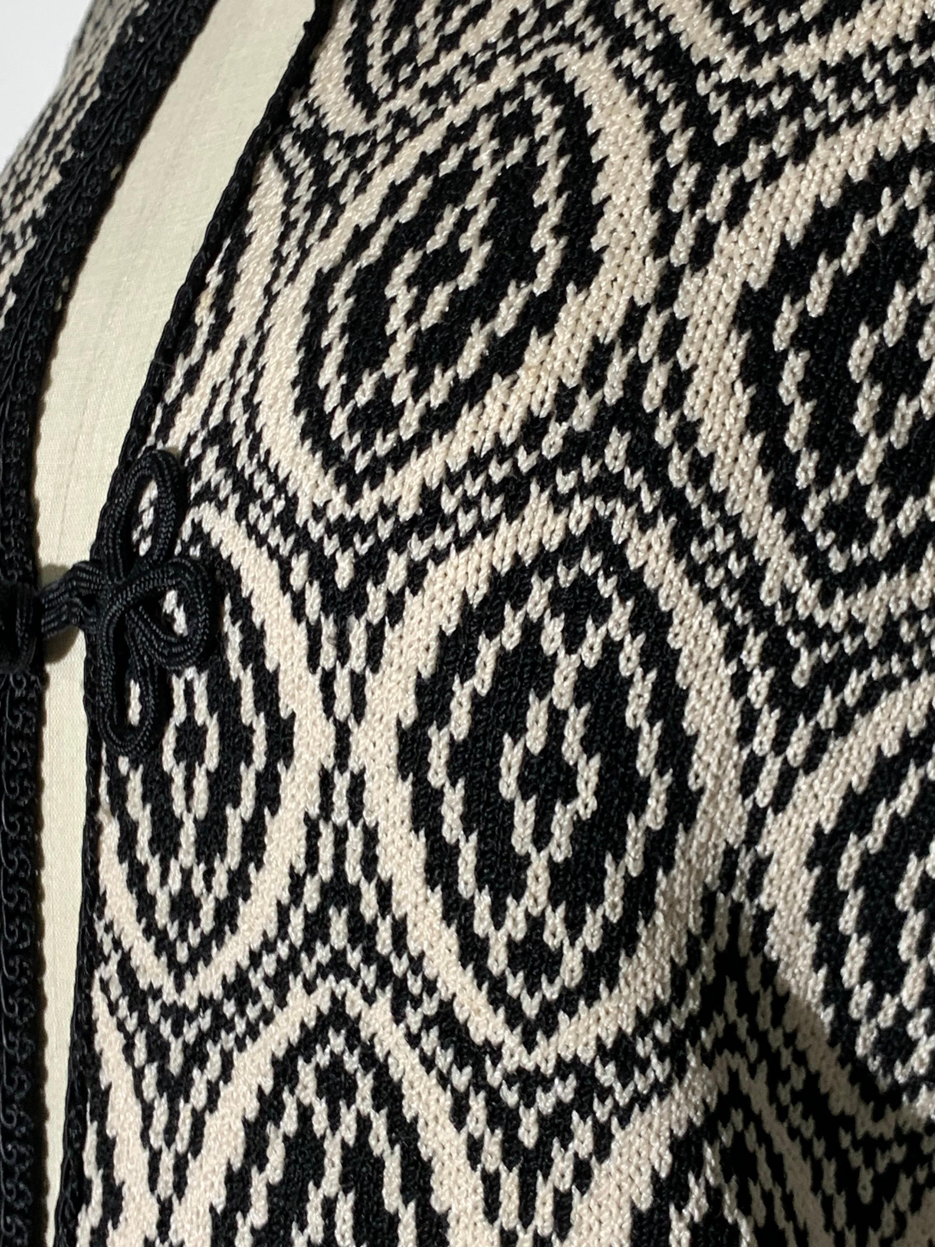 1970s Adolfo Black/White Arabesque Pattern Knit Tunic Jacket w Frog Closures For Sale 7