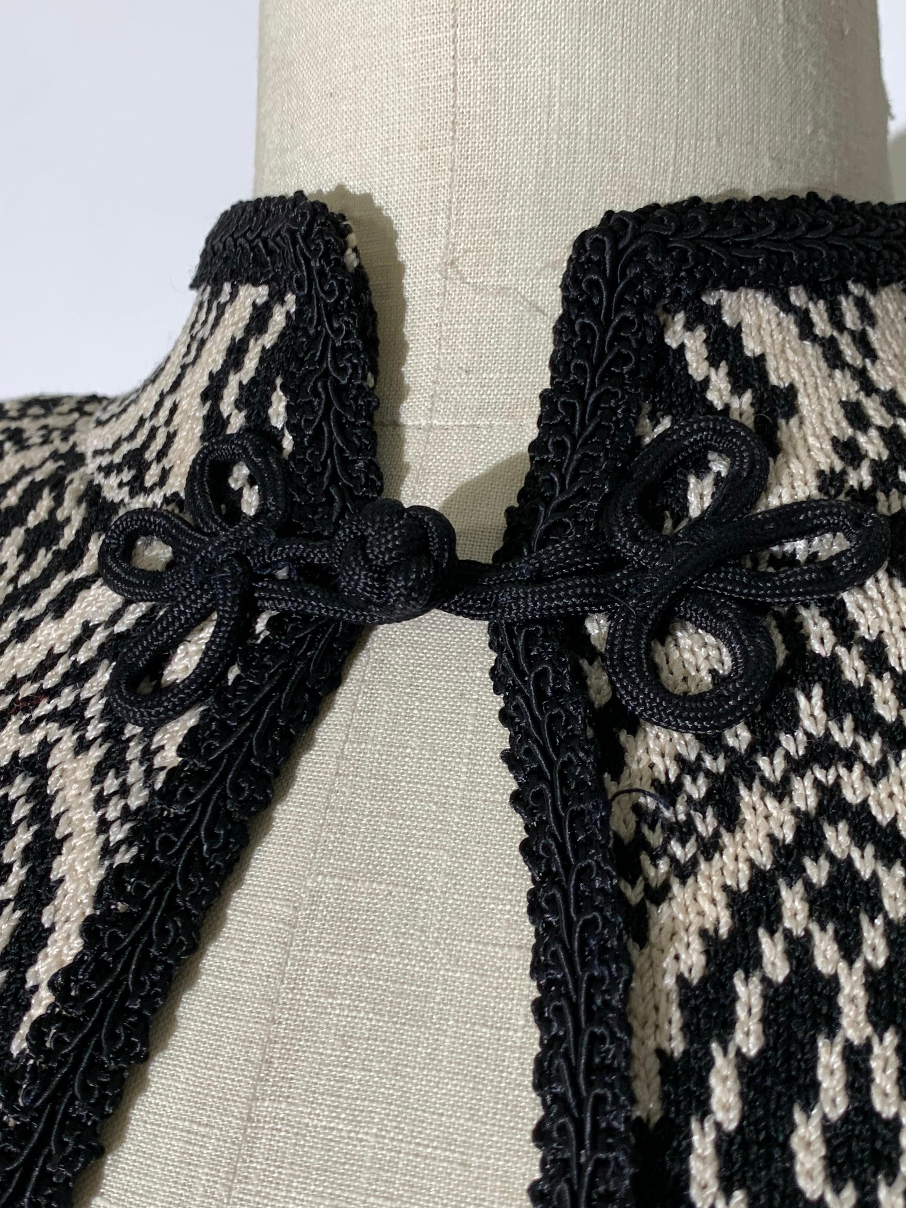1970s Adolfo Black/White Arabesque Pattern Knit Tunic Jacket w Frog Closures For Sale 9