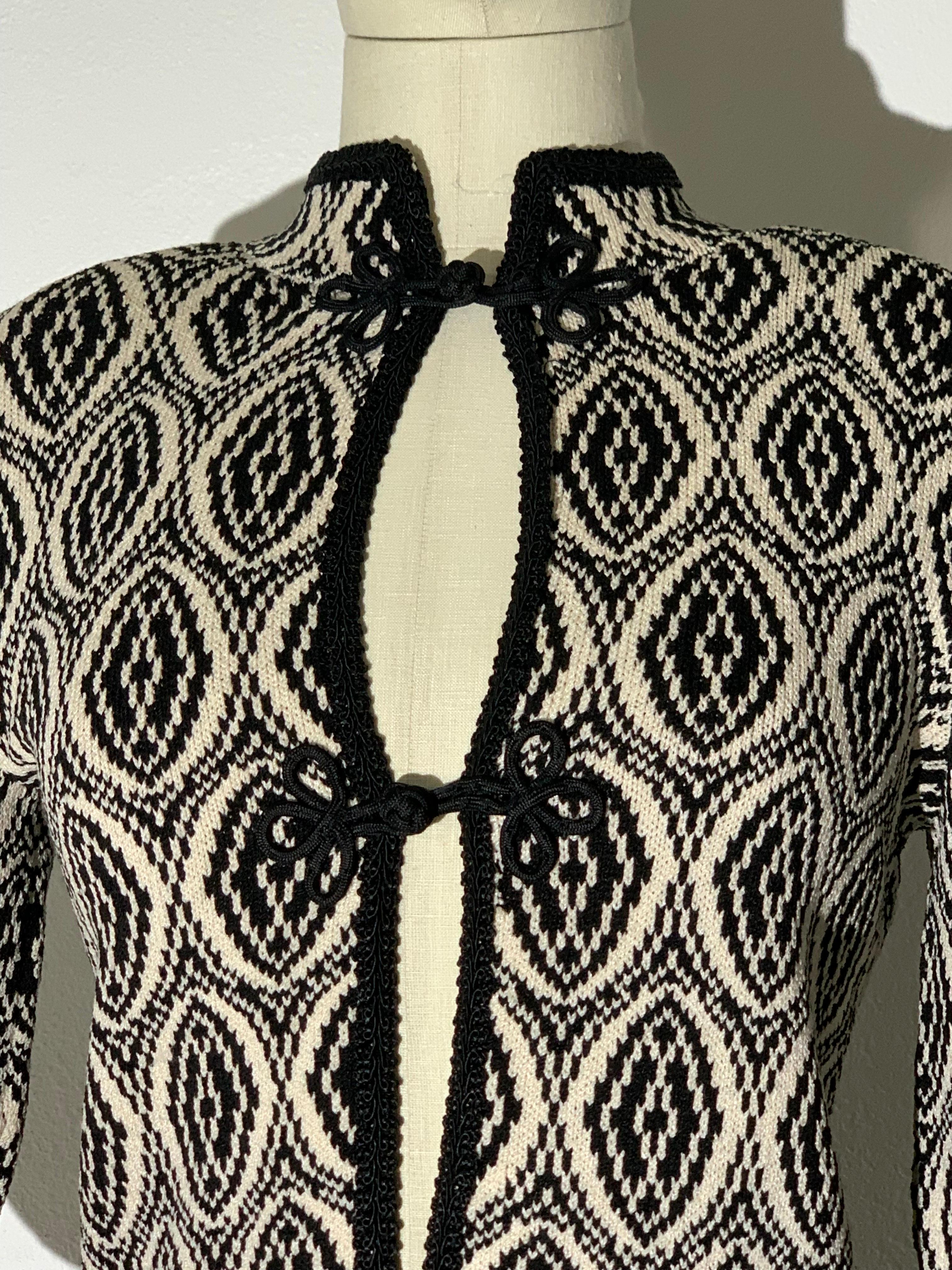 Women's 1970s Adolfo Black/White Arabesque Pattern Knit Tunic Jacket w Frog Closures For Sale